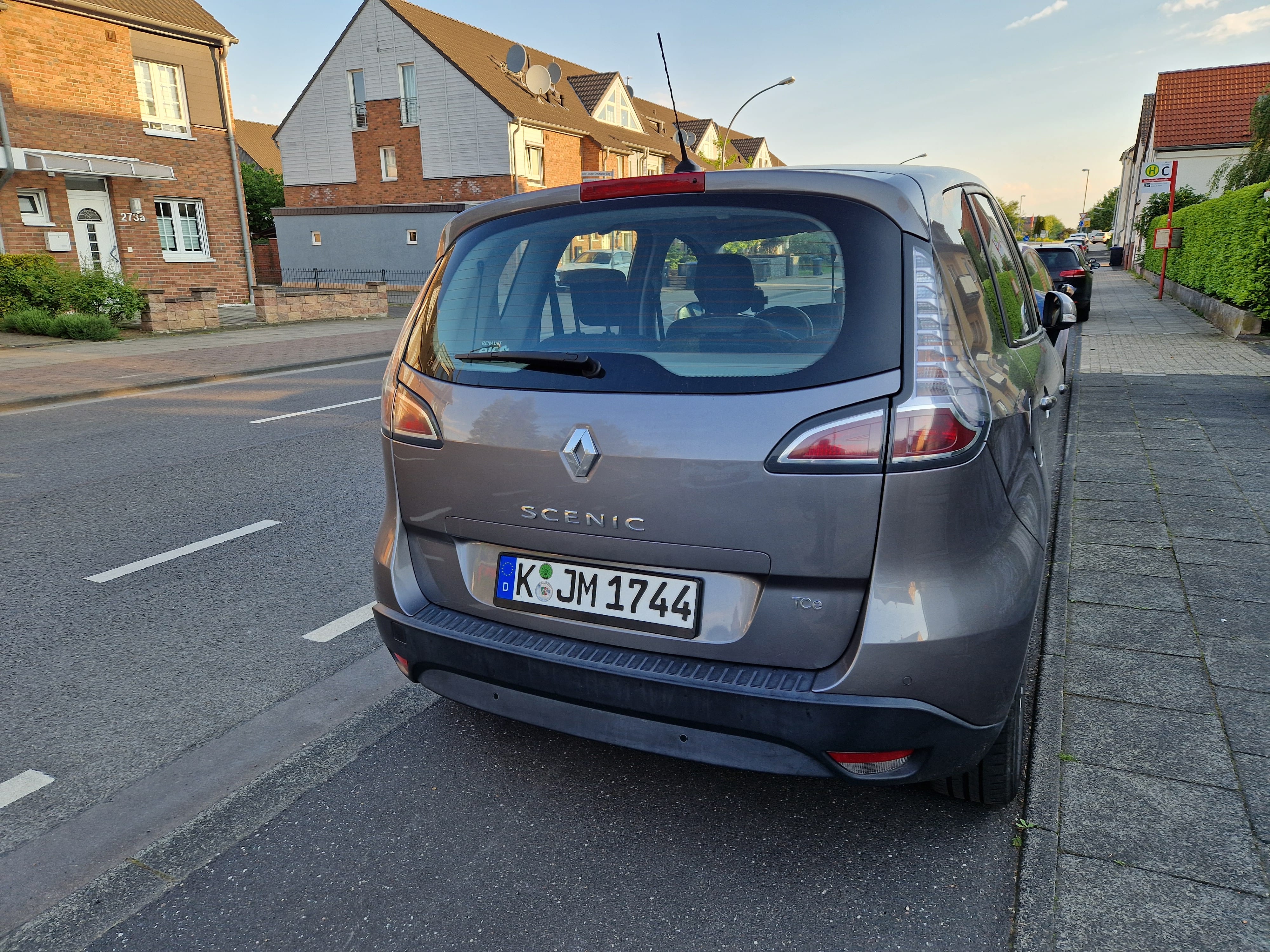 Renault Scenic (Sir Grey) mit Navigationsgerät