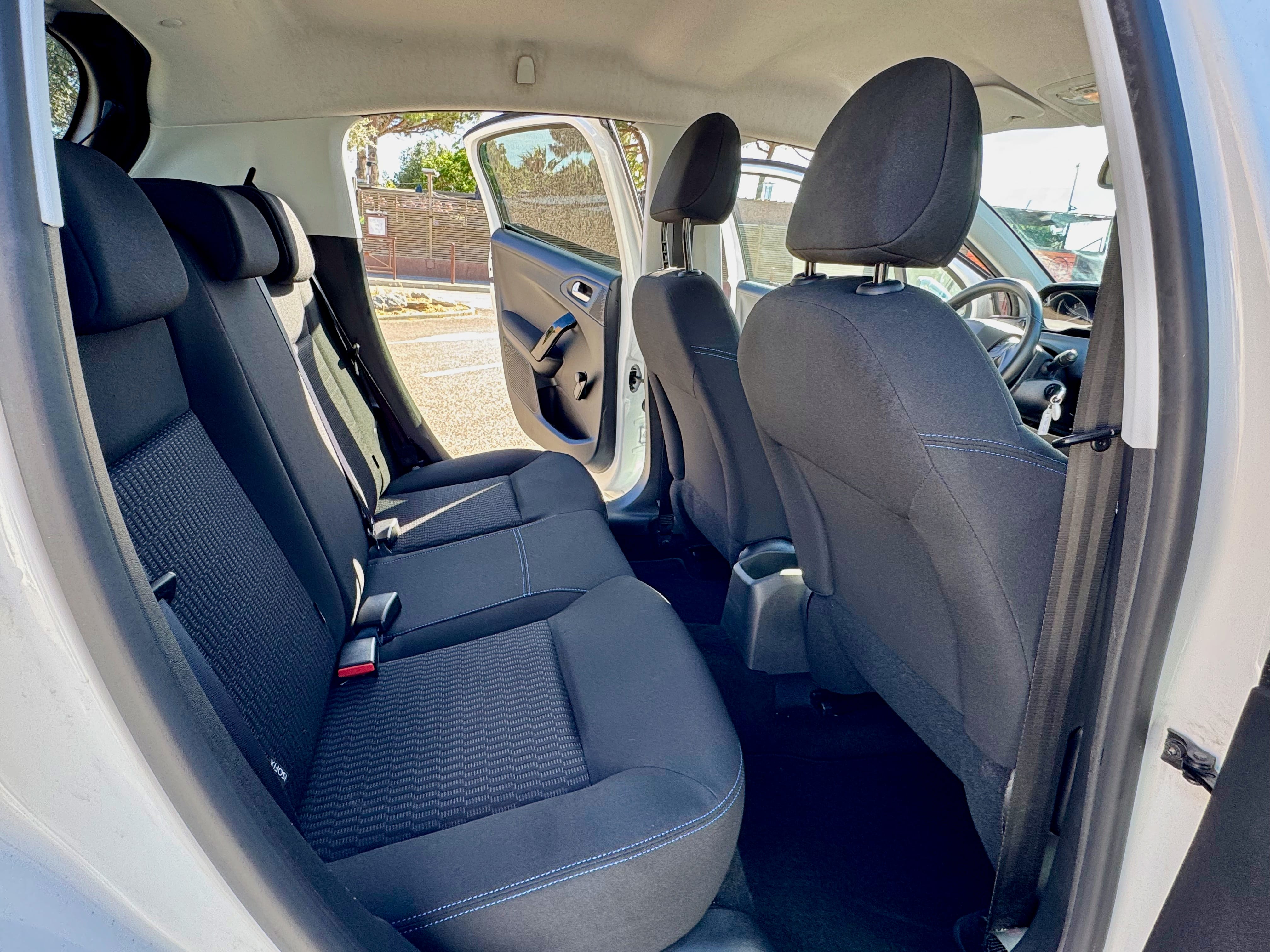 Peugeot 208 1.6 HDI - 5 PORTES - CLIMATISATION - ECRAN TACTILE - BLUETOOTH avec Port USB
