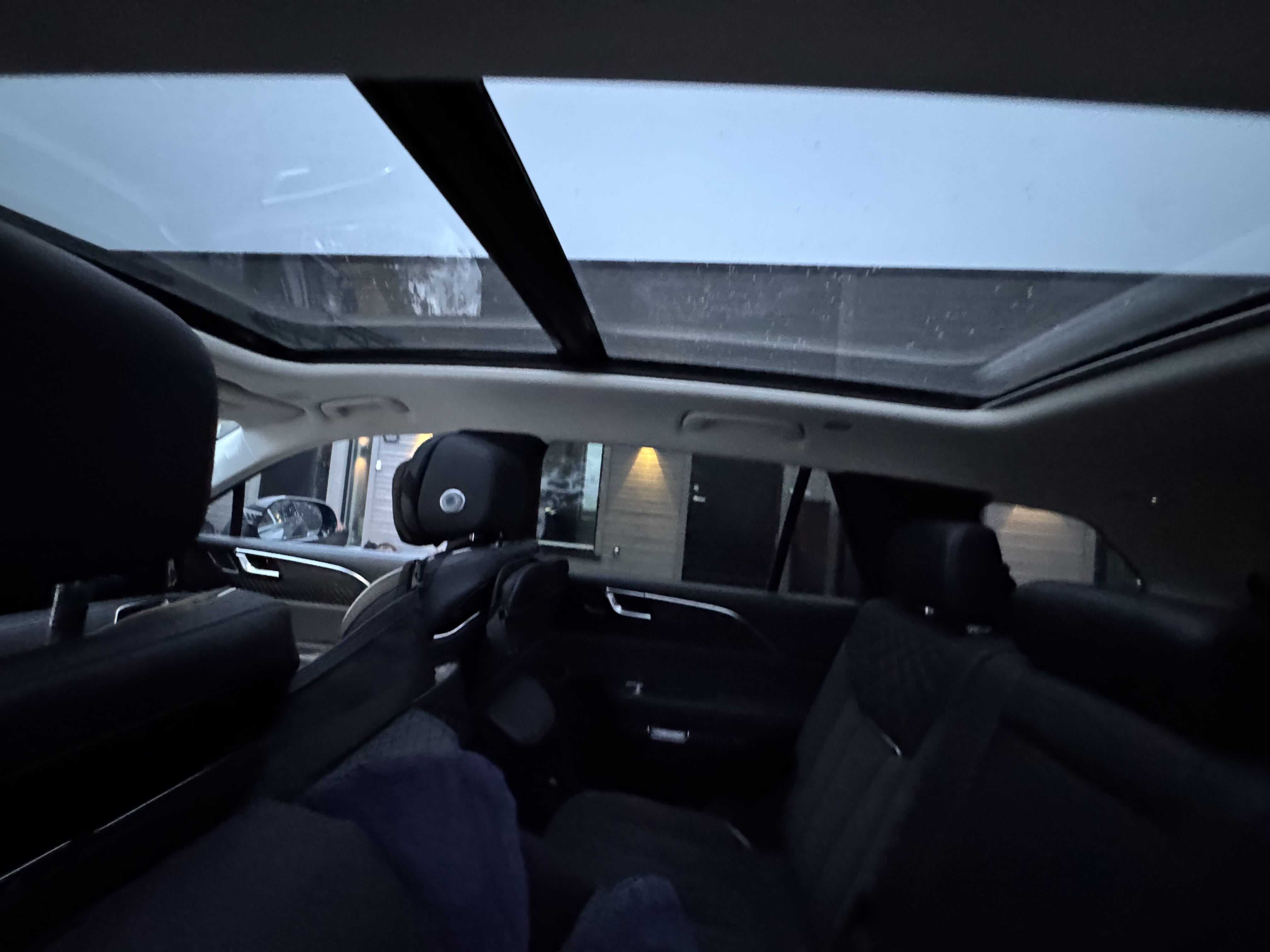 Hongqi E-HS9 with Dashcam