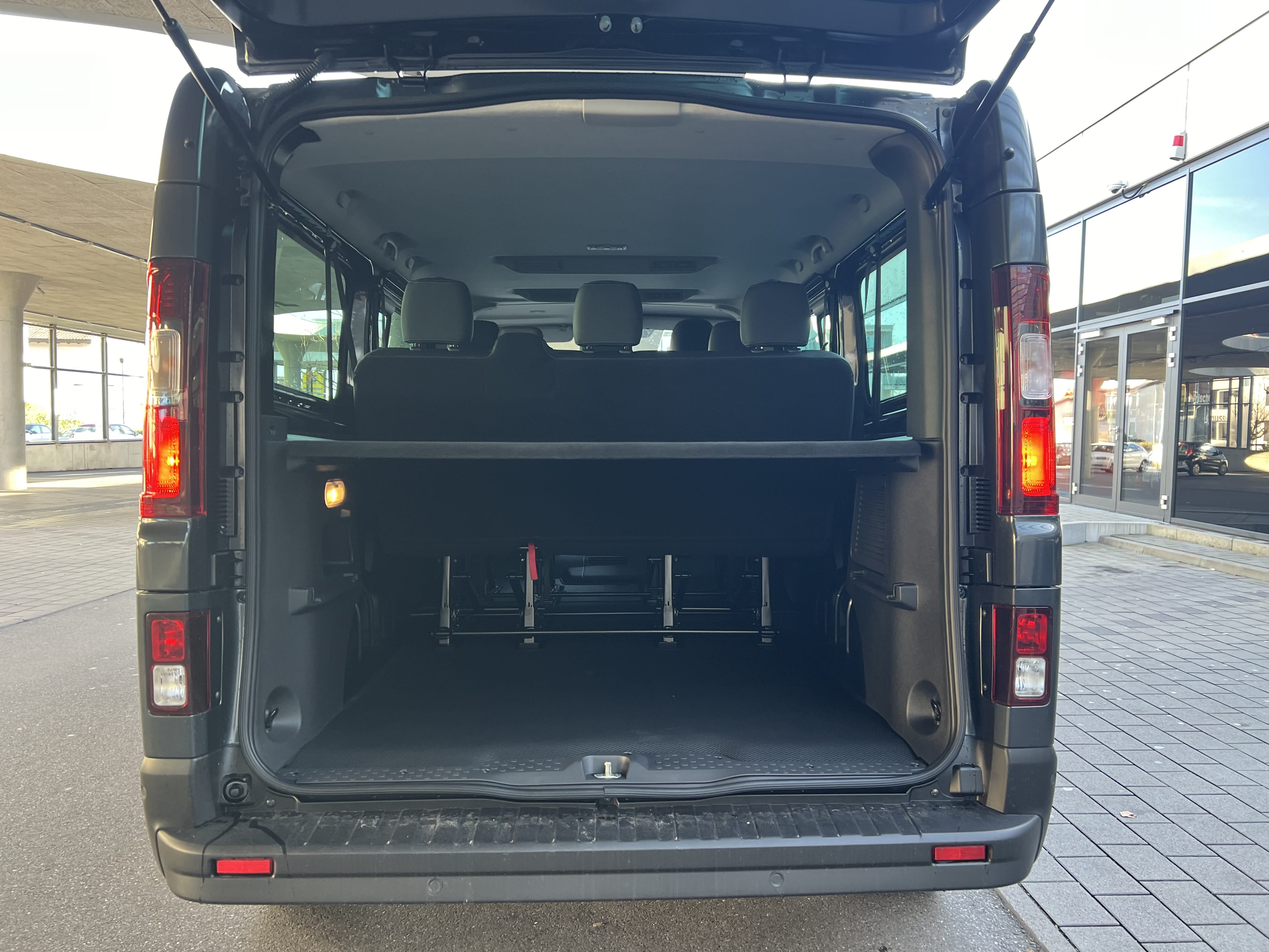 Nissan Primastar Primastar 2.0 Diesel LUXUS VAN Automatik + 2 x Klima + Xenon + Kamera + mit Navigationsgerät