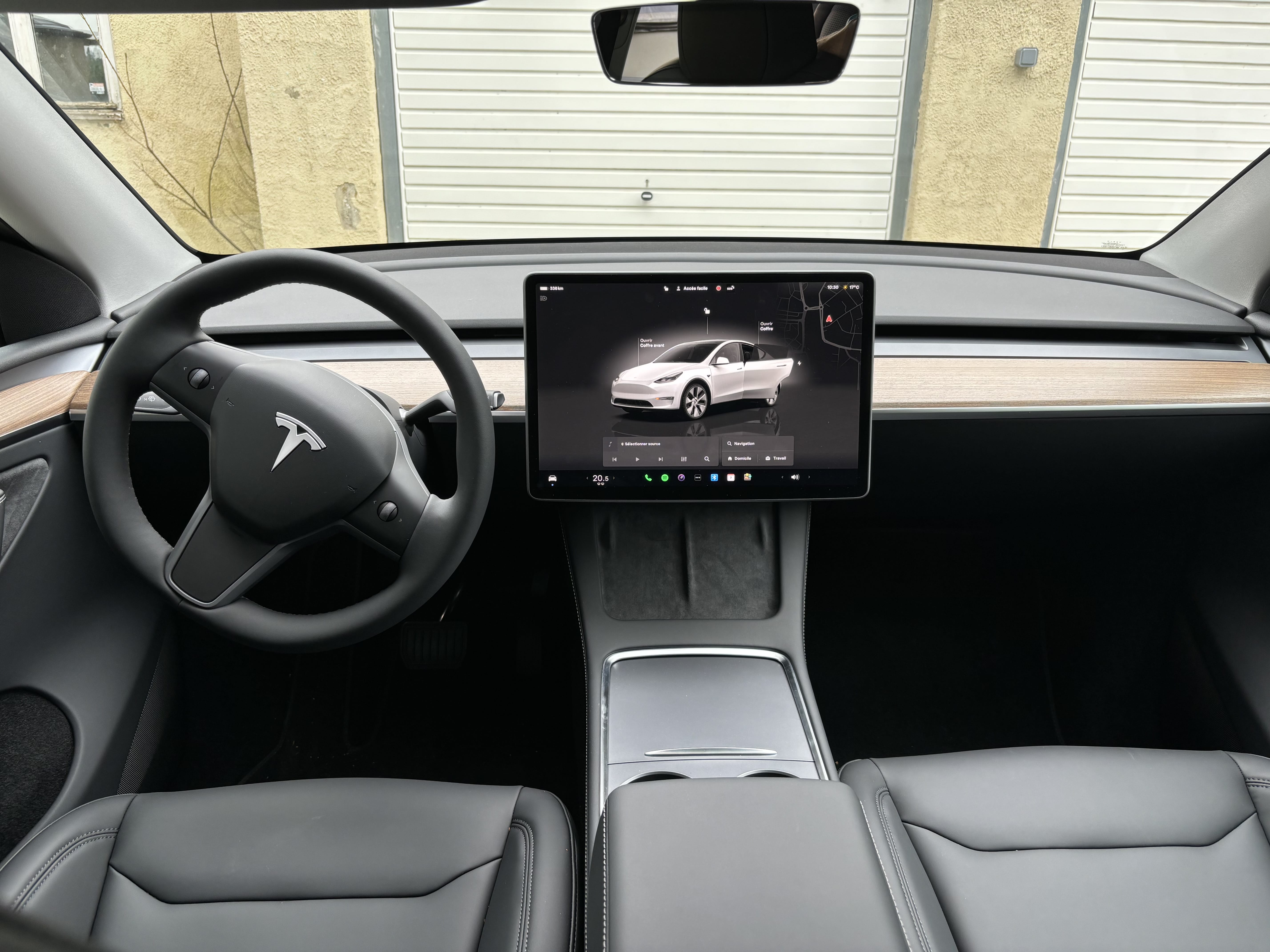 Tesla Model Y avec GPS