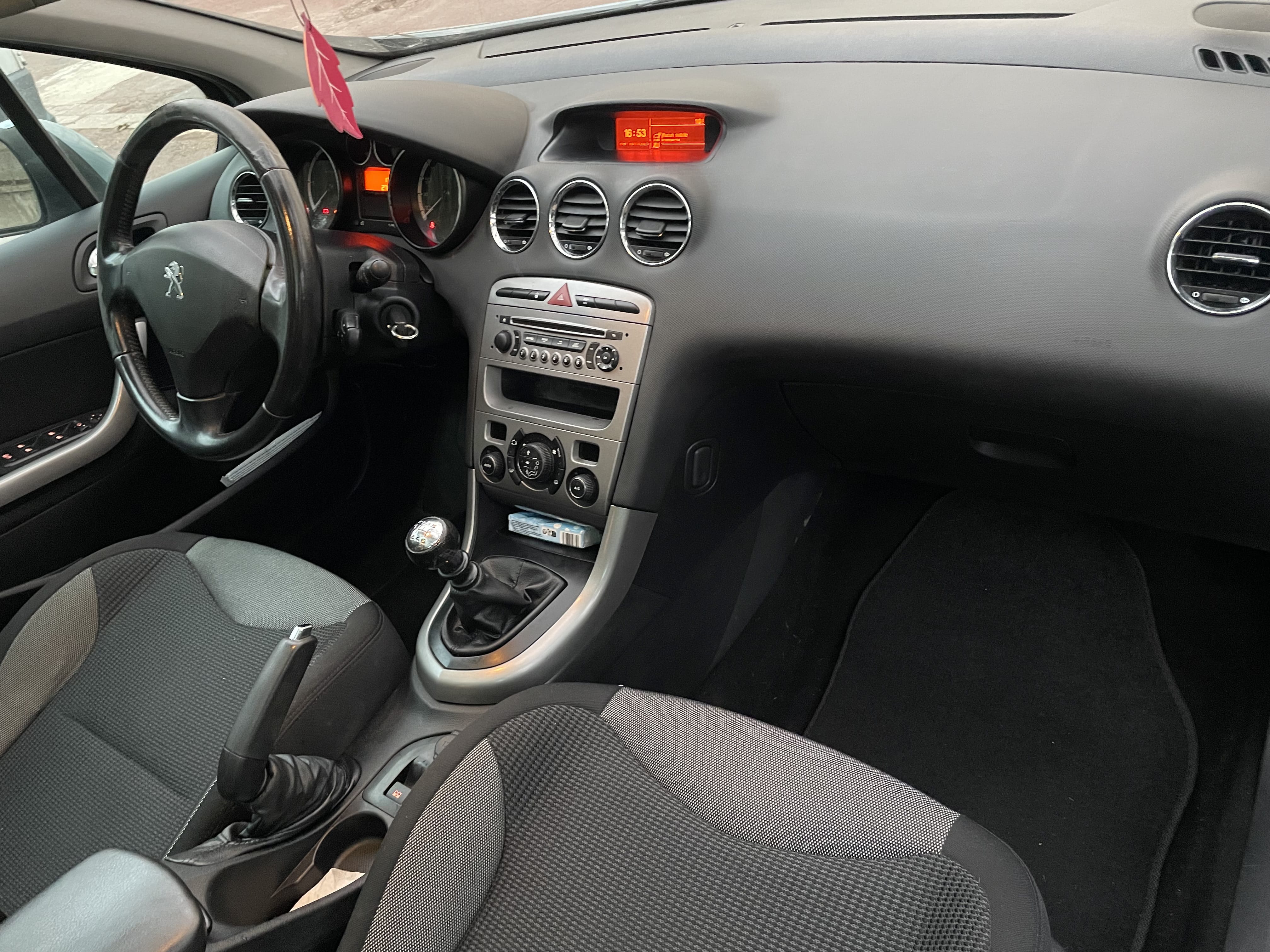 Peugeot 308 SW 1.6 eHDI avec Siège bébé