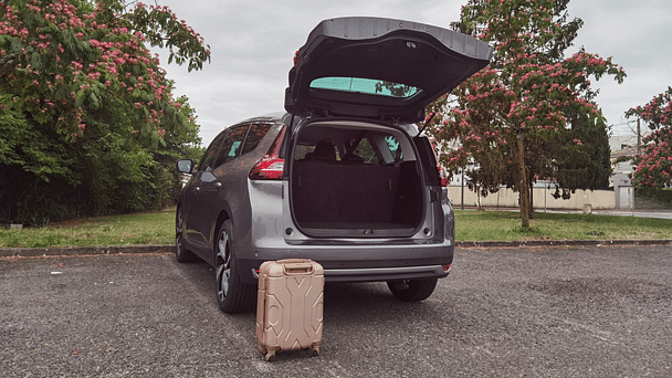 Renault Grand Scenic 7 Places - Gris avec Pneus neige