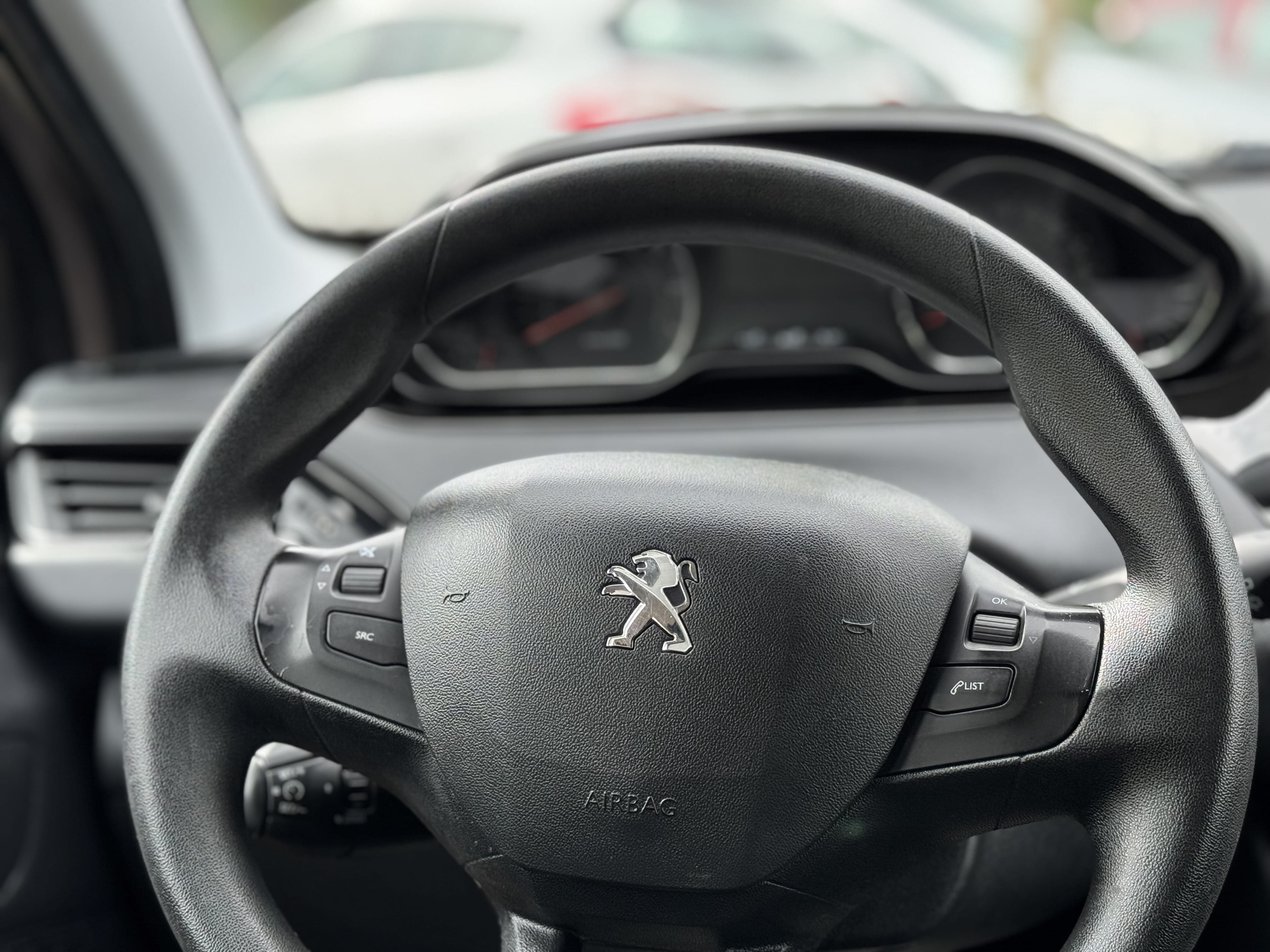 Peugeot 208 with Audio / iPod input
