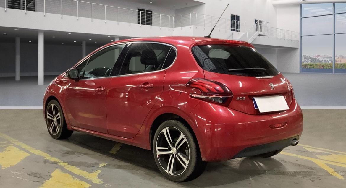 Peugeot 208 GT Line  110ch – Sportive & Économique avec GPS