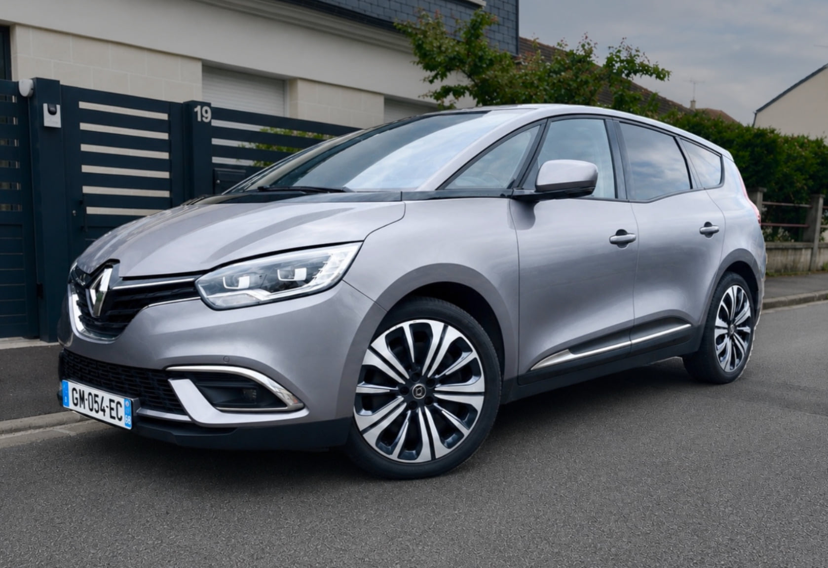 Renault Grand Scenic, 2023, Essence 98, automatic, 7 seats