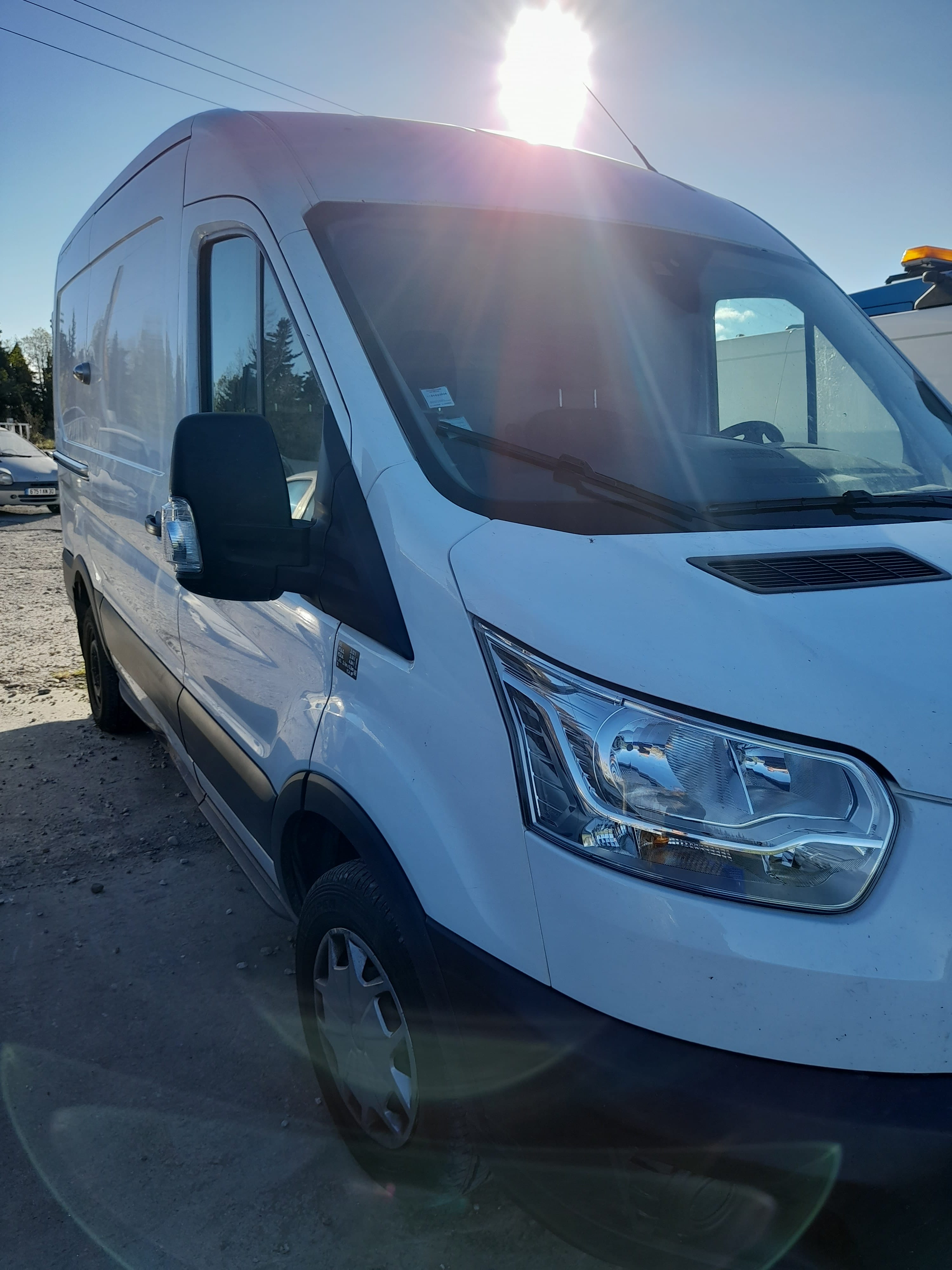 Ford Transit Fourgon with GPS