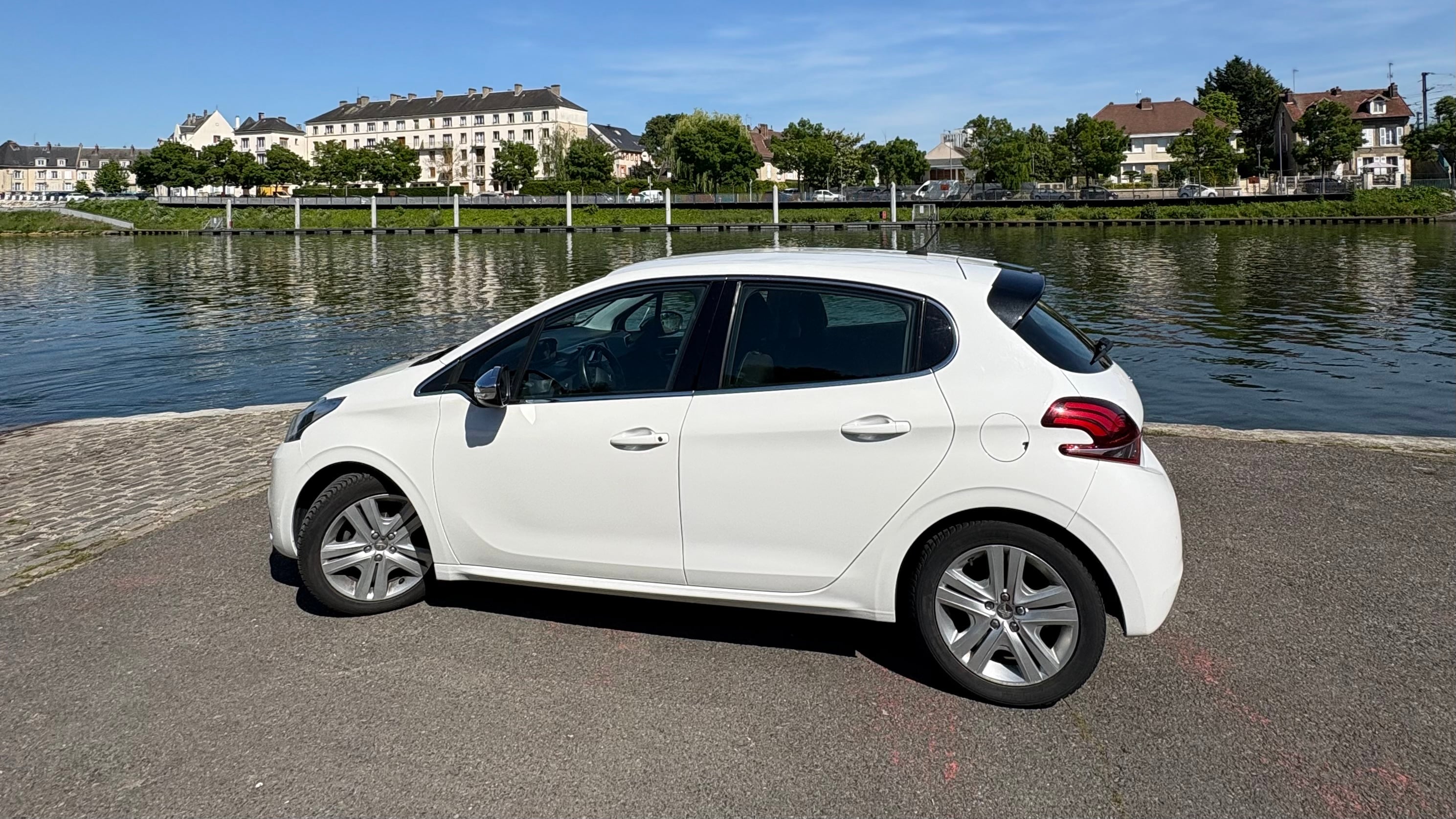 Peugeot 208 avec Climatisation