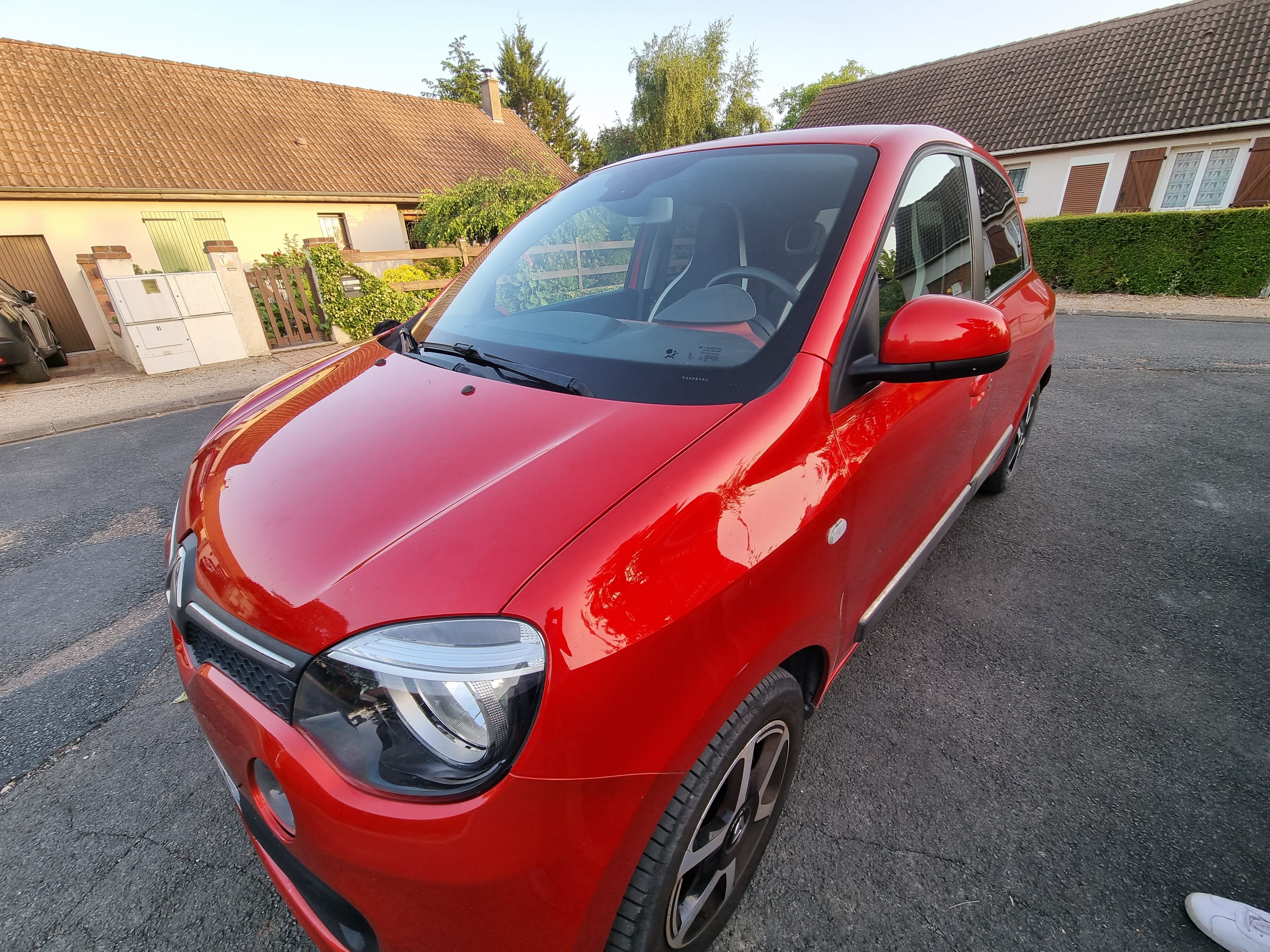 Renault Twingo 90 ch Boite auto équipée 4 Pneus Neiges avec Pneus neige