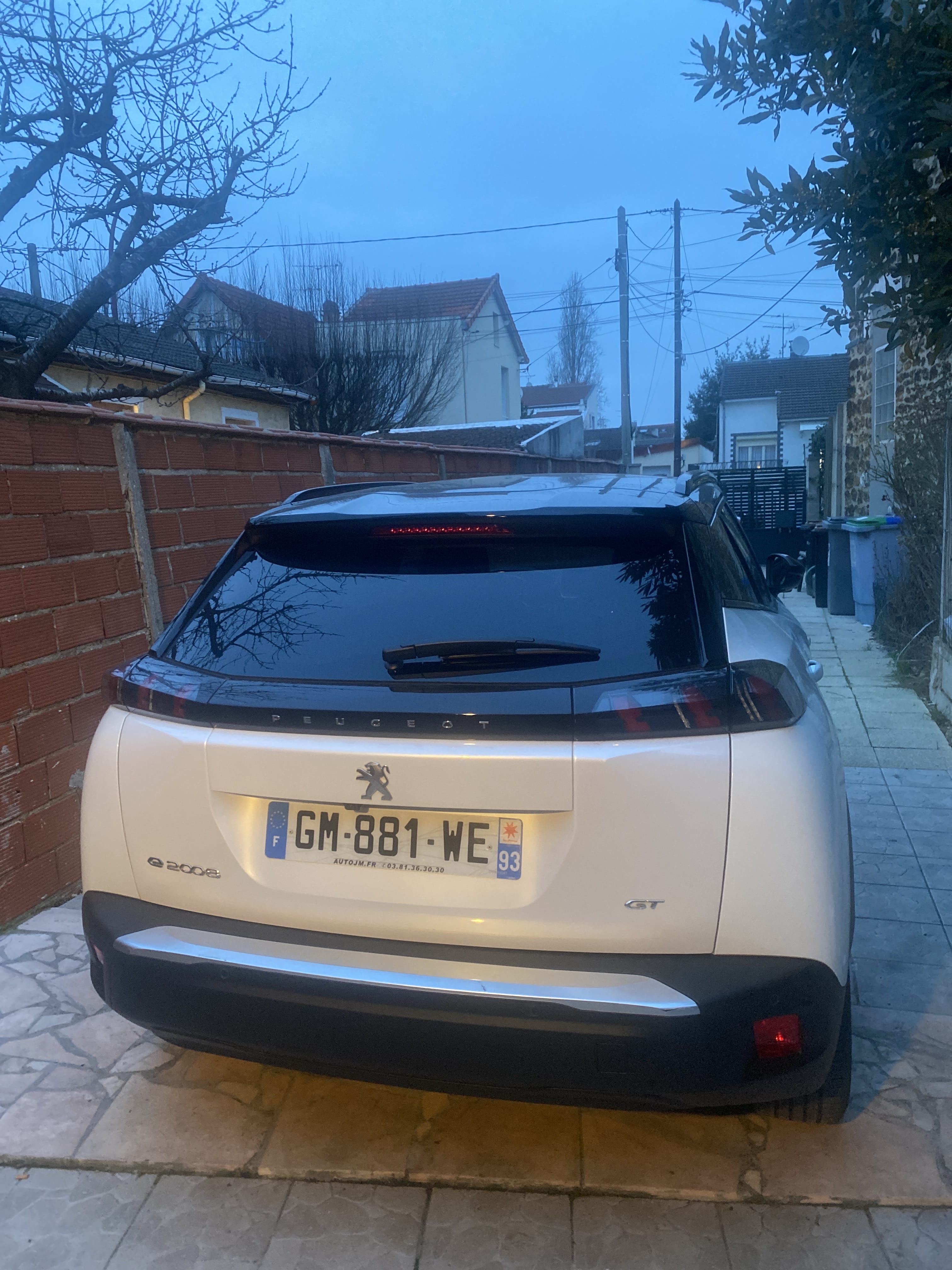 Peugeot e-2008 avec Régulateur de vitesse