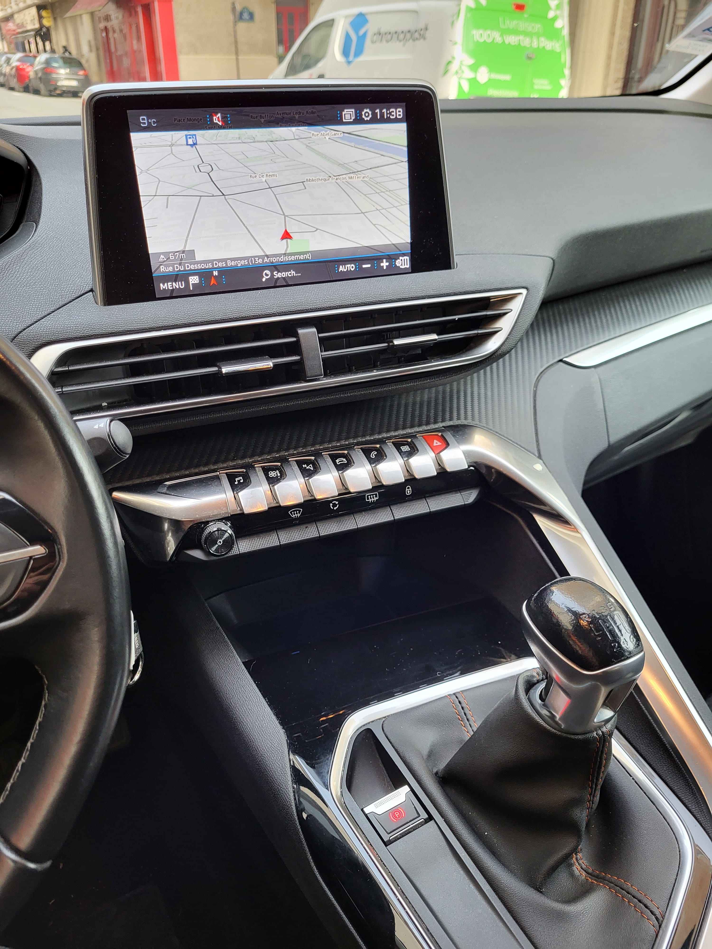 Peugeot 5008 130 ch 1.2 l Essence avec Entrée audio / iPod