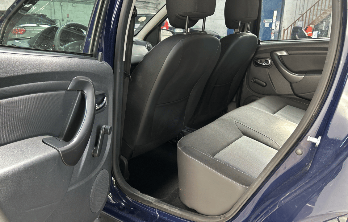 Dacia Duster Grenoble Gare /Aéroport   Ski - Montagne - ville avec Quatre roues motrices