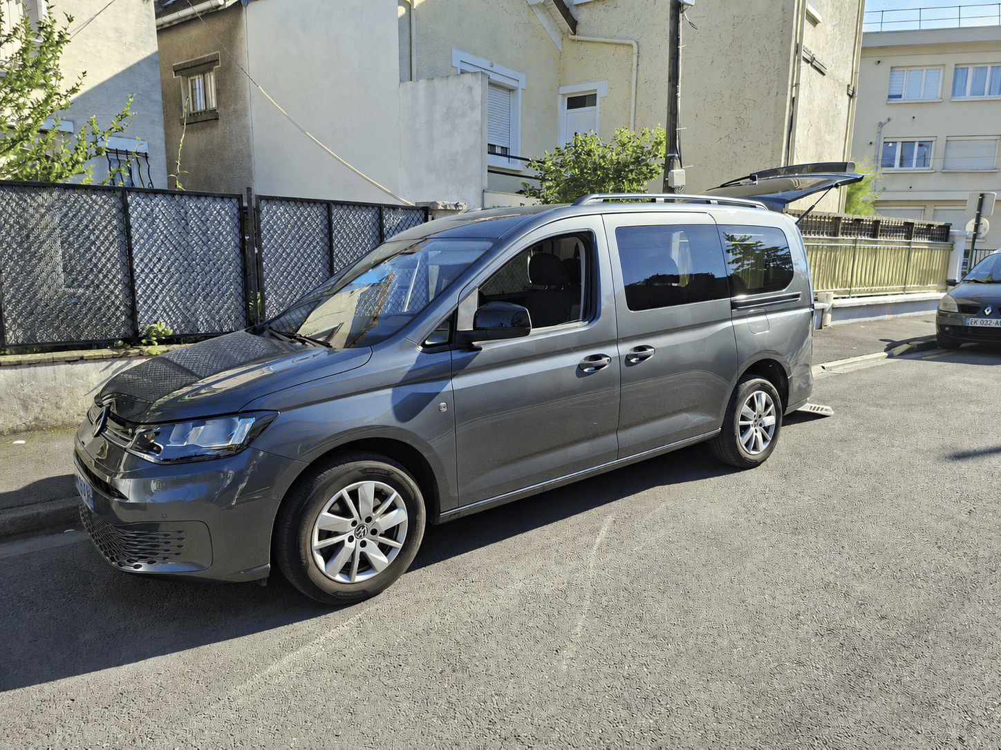 Volkswagen Caddy Maxi, 2025, Essence 95, automatique, 7 places