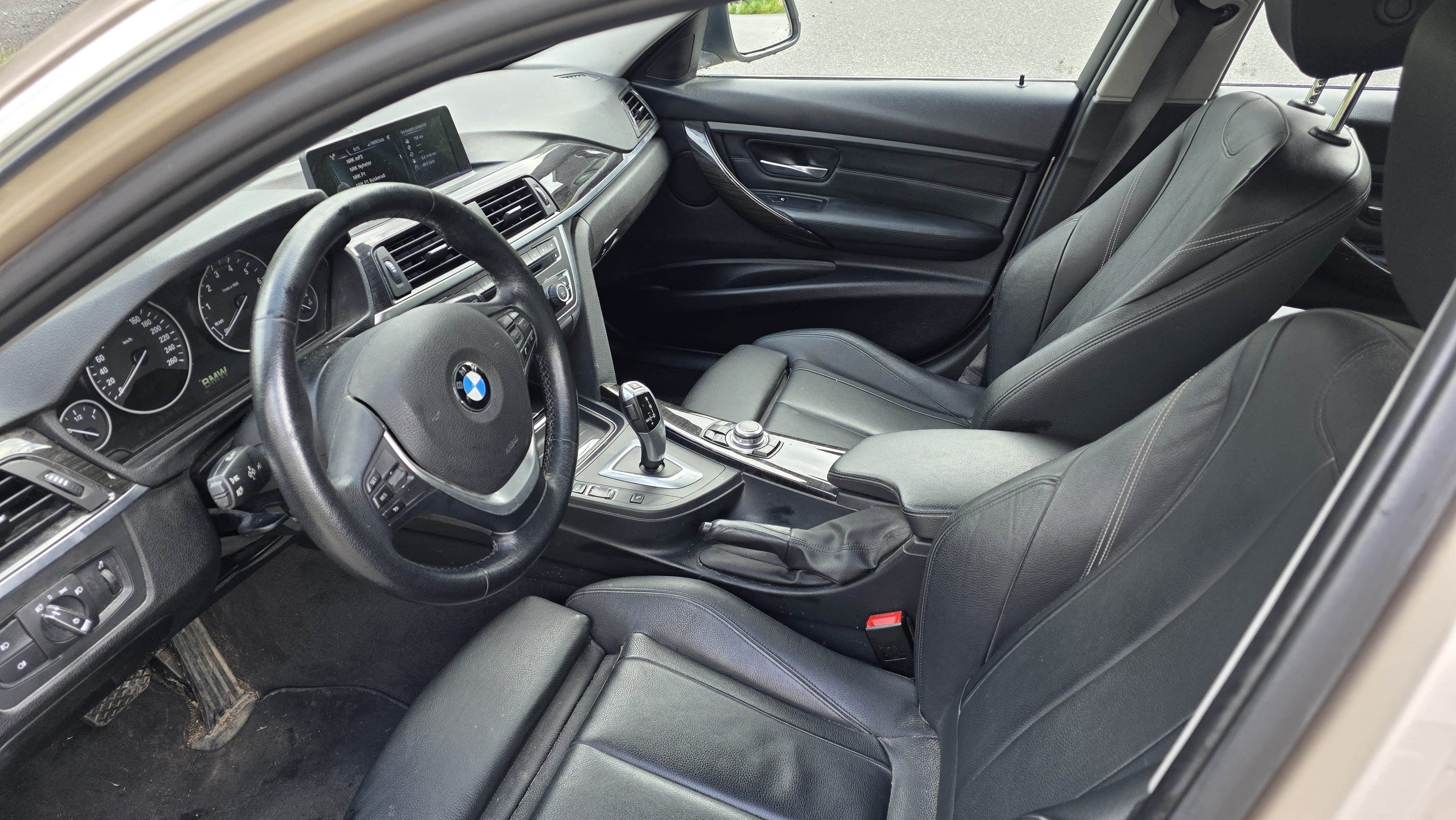 BMW 3-Serie 320i xDrive med GPS