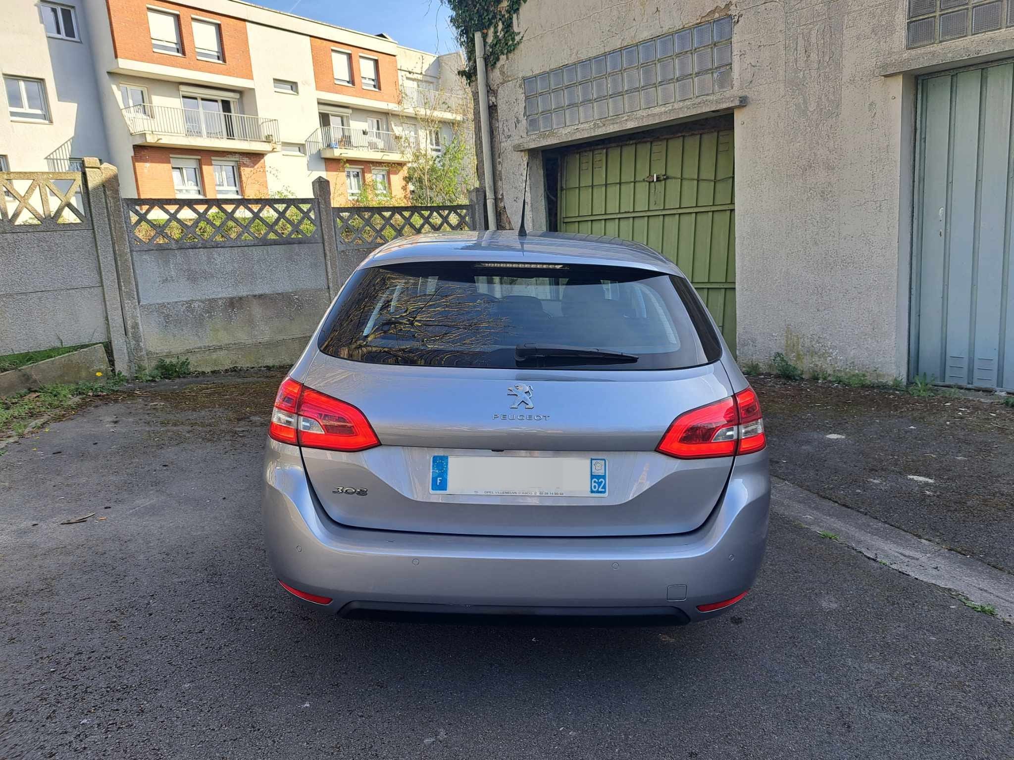 Peugeot 308 SW 130ch EAT8 Allure Business avec Apple CarPlay