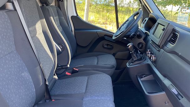 Opel Movano 801 mit Navigationsgerät