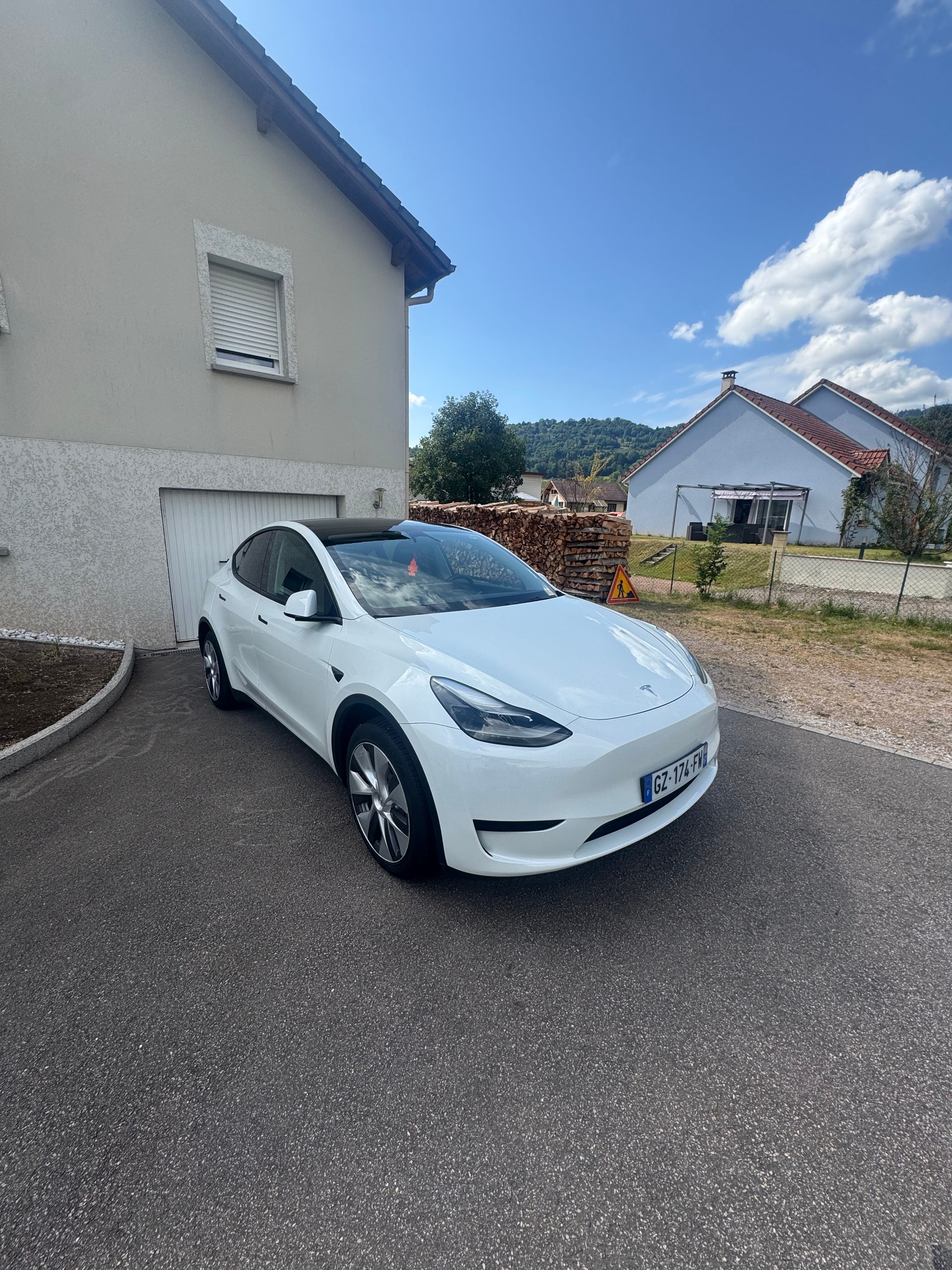 Tesla Model Y, 2024, Électrique, automatique