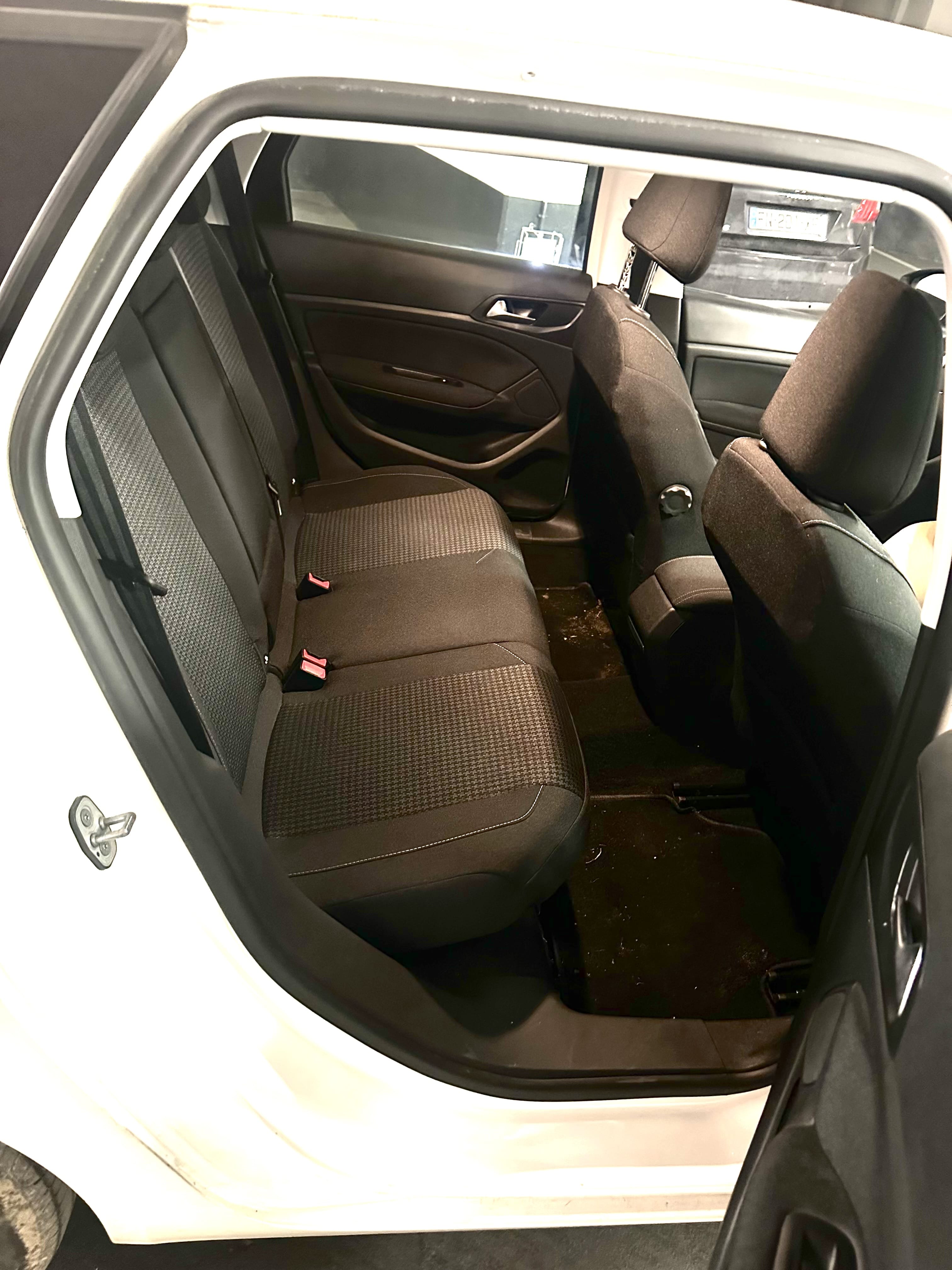 Peugeot 308 SW fm817 avec Android Auto