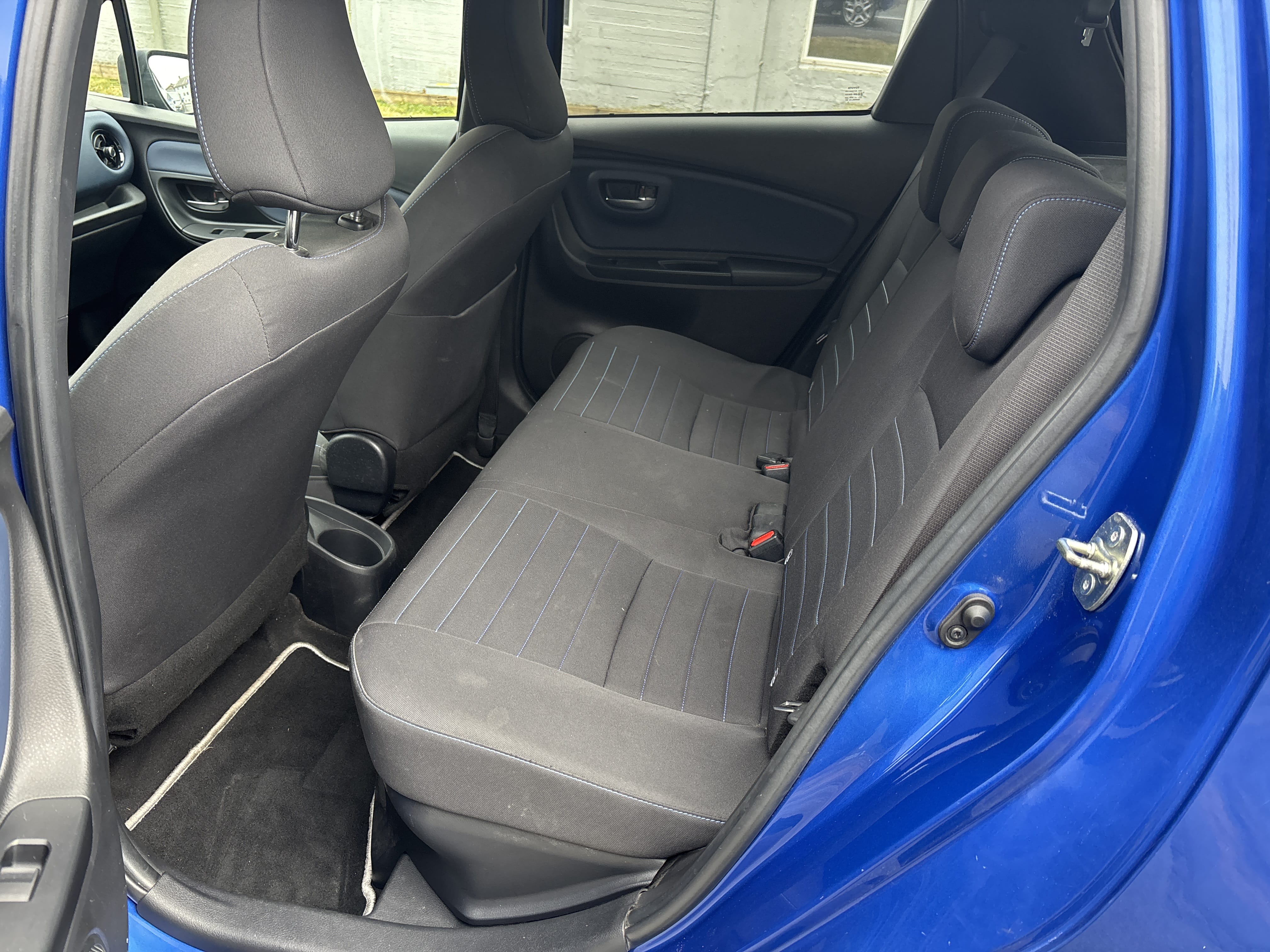 Toyota Yaris Hybrid 5 seter med Bilradio