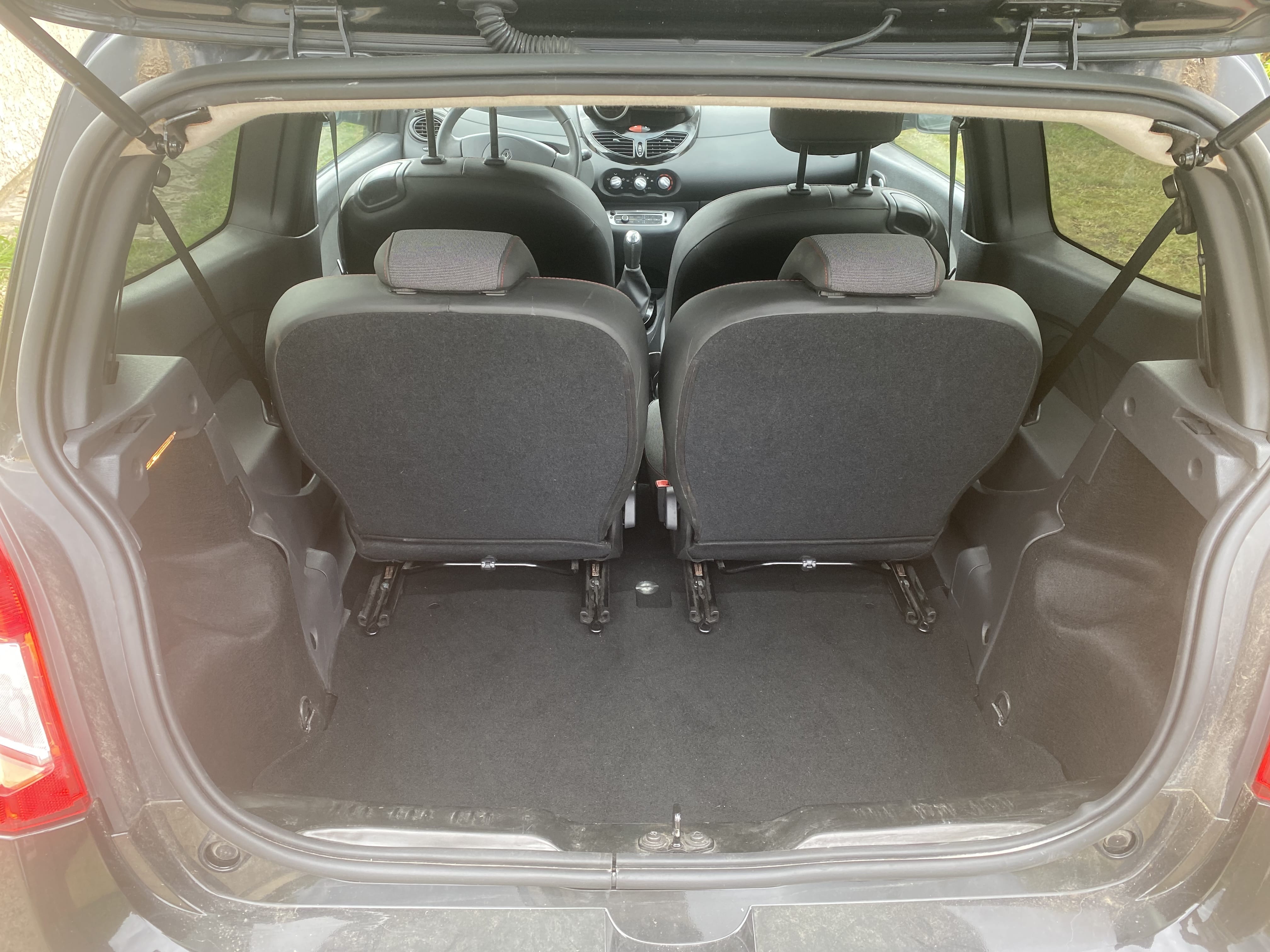 Renault Twingo 1.5L DCI AÉROPORT avec Audio Bluetooth