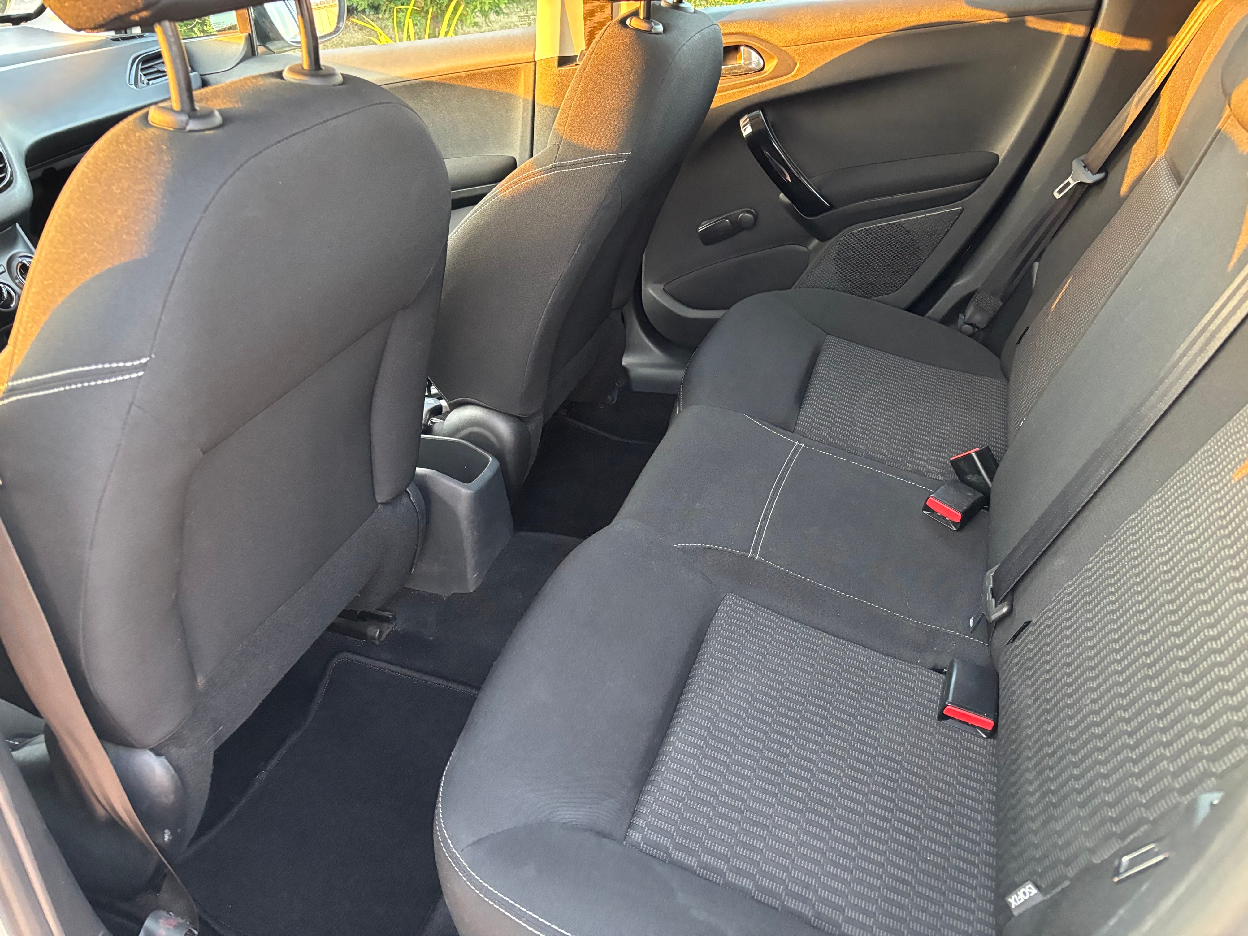 Peugeot 208 1,2 110 cv  eat6 automatique