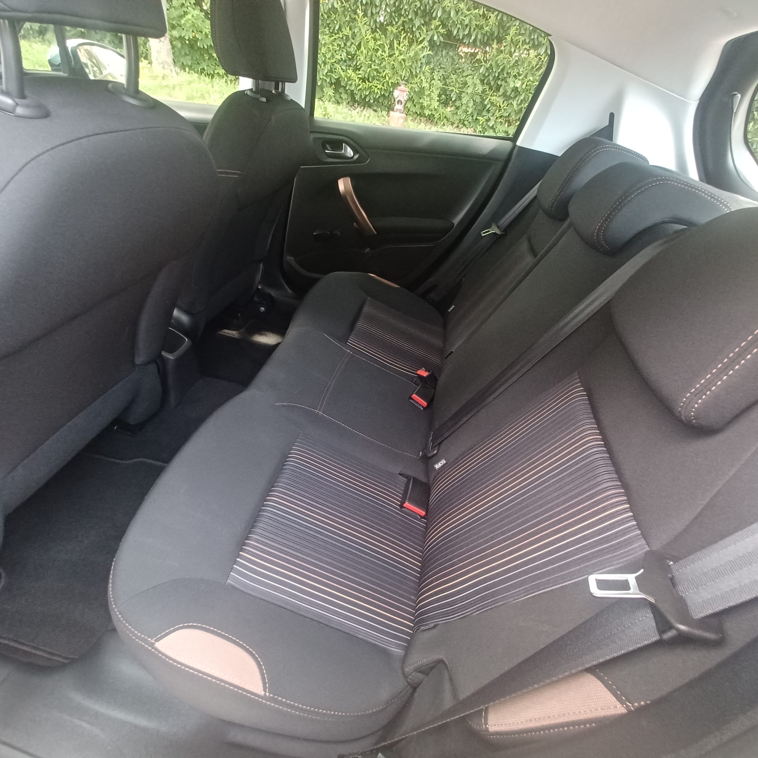 Peugeot 208 avec Entrée audio / iPod