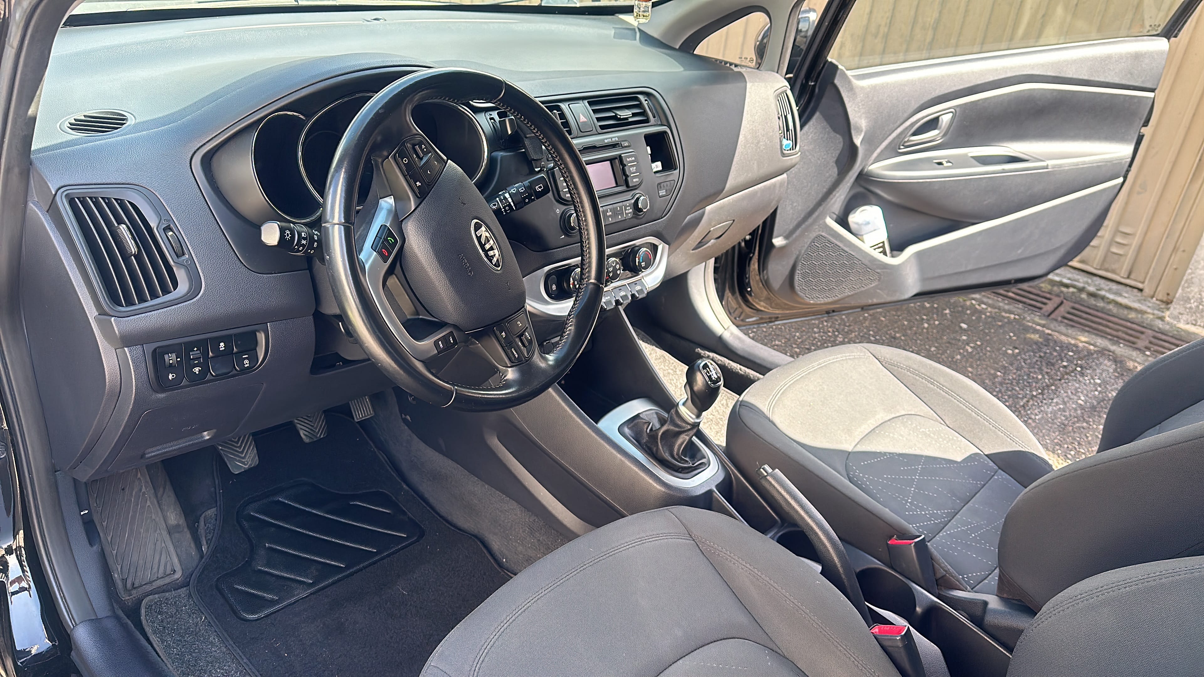 Kia Rio 1.1 avec Audio Bluetooth