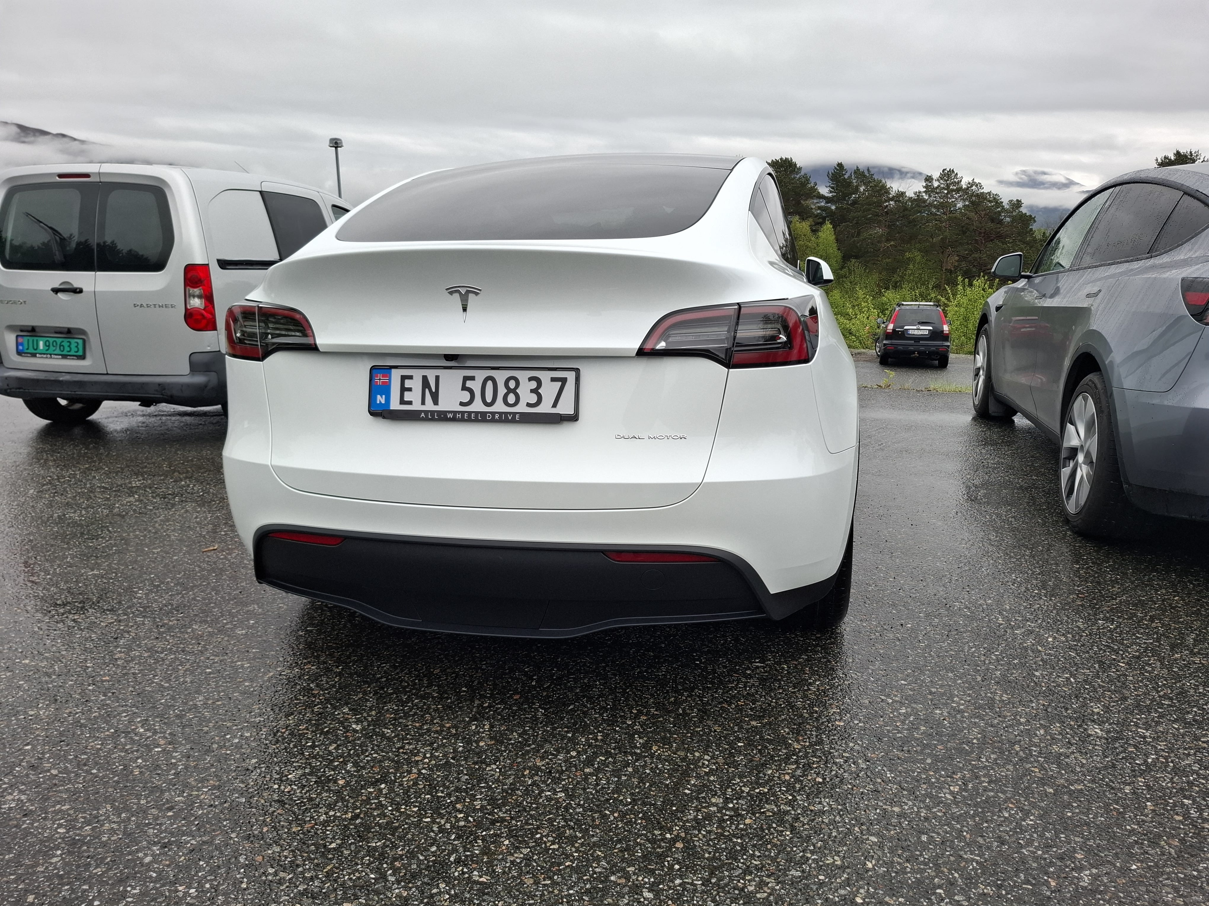 Tesla Model Y Long Range med Babysete