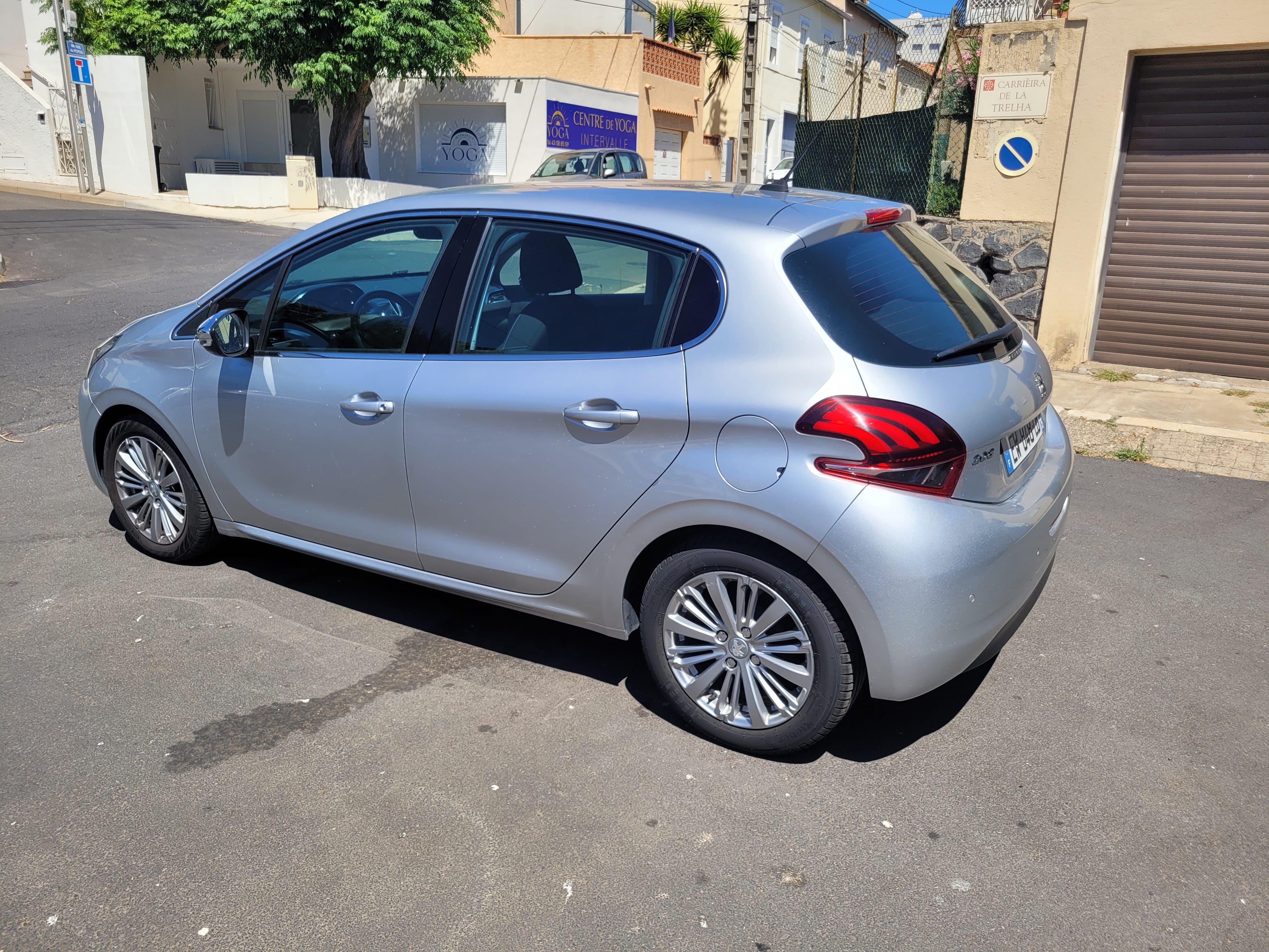 Peugeot 208 Allure avec Android Auto