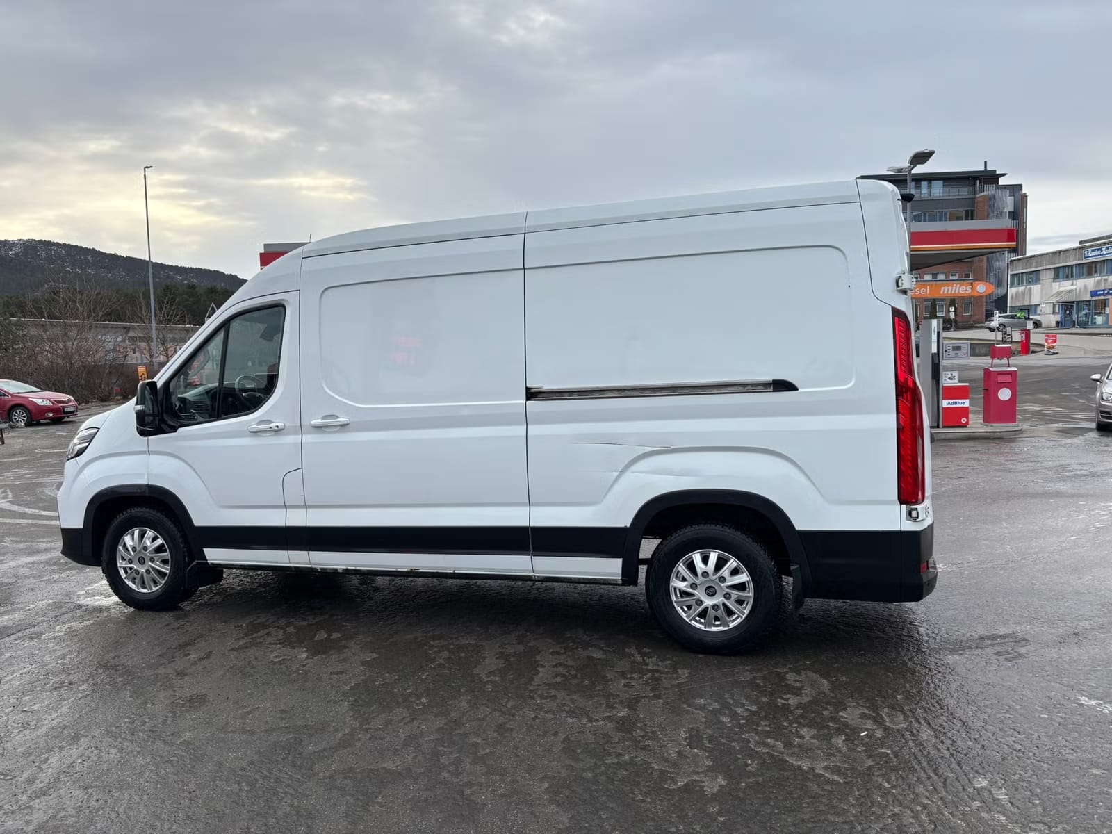 Maxus eDeliver 9 with Air conditioning