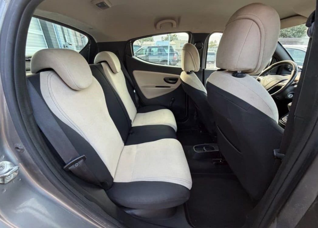 Lancia Ypsilon avec Port USB