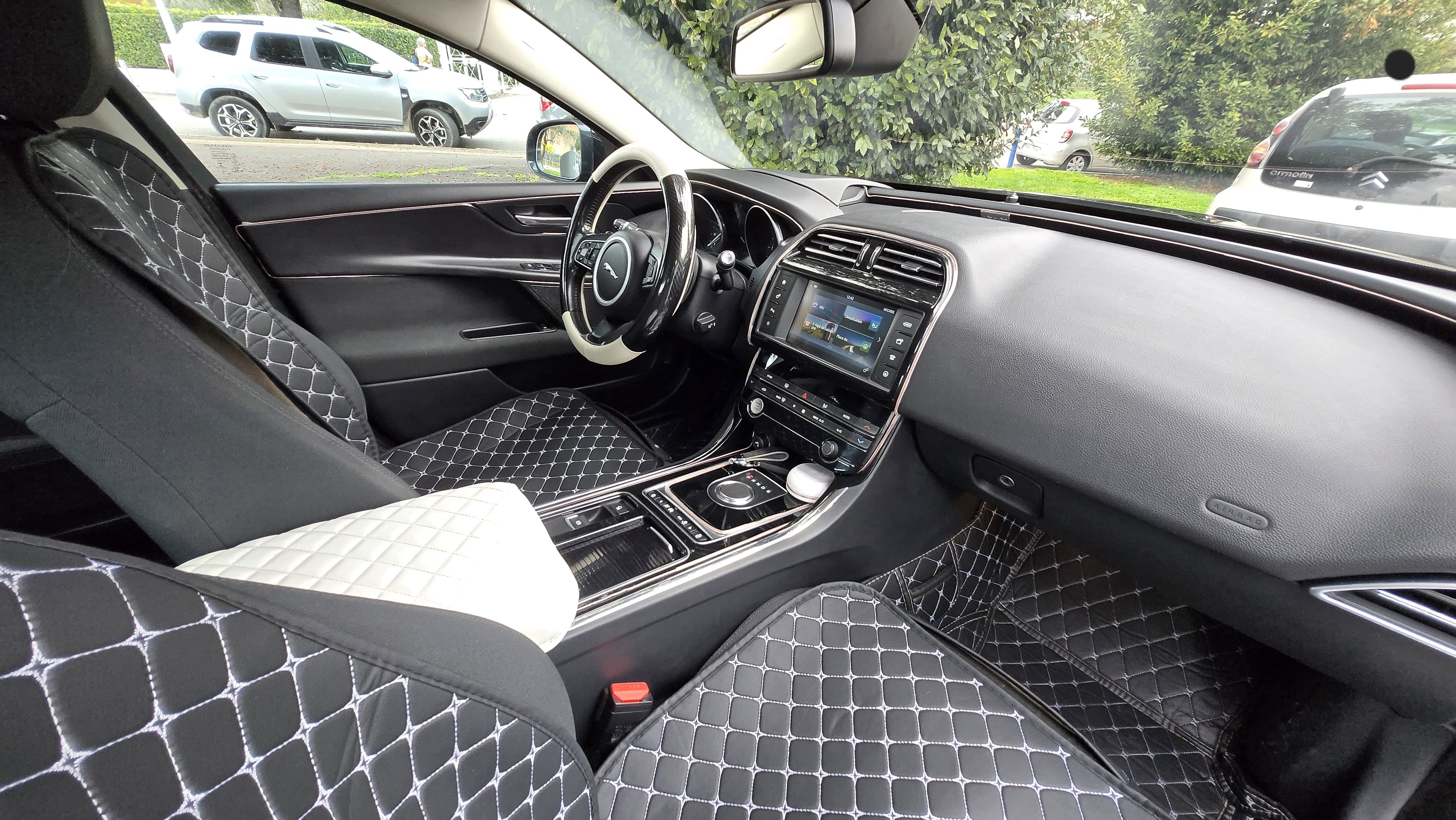 Jaguar XE med Android Auto