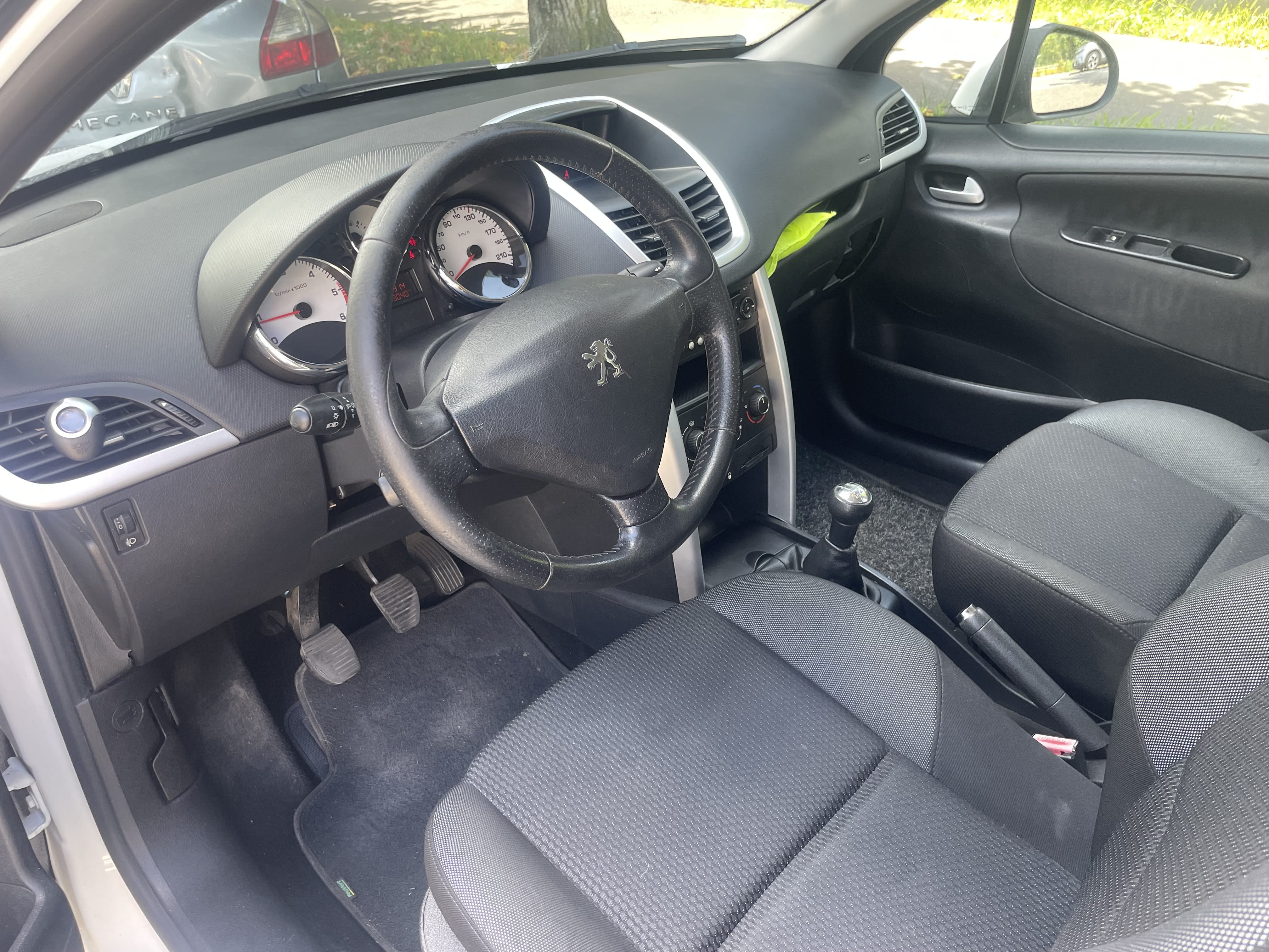 Peugeot 207 avec Pneus neige