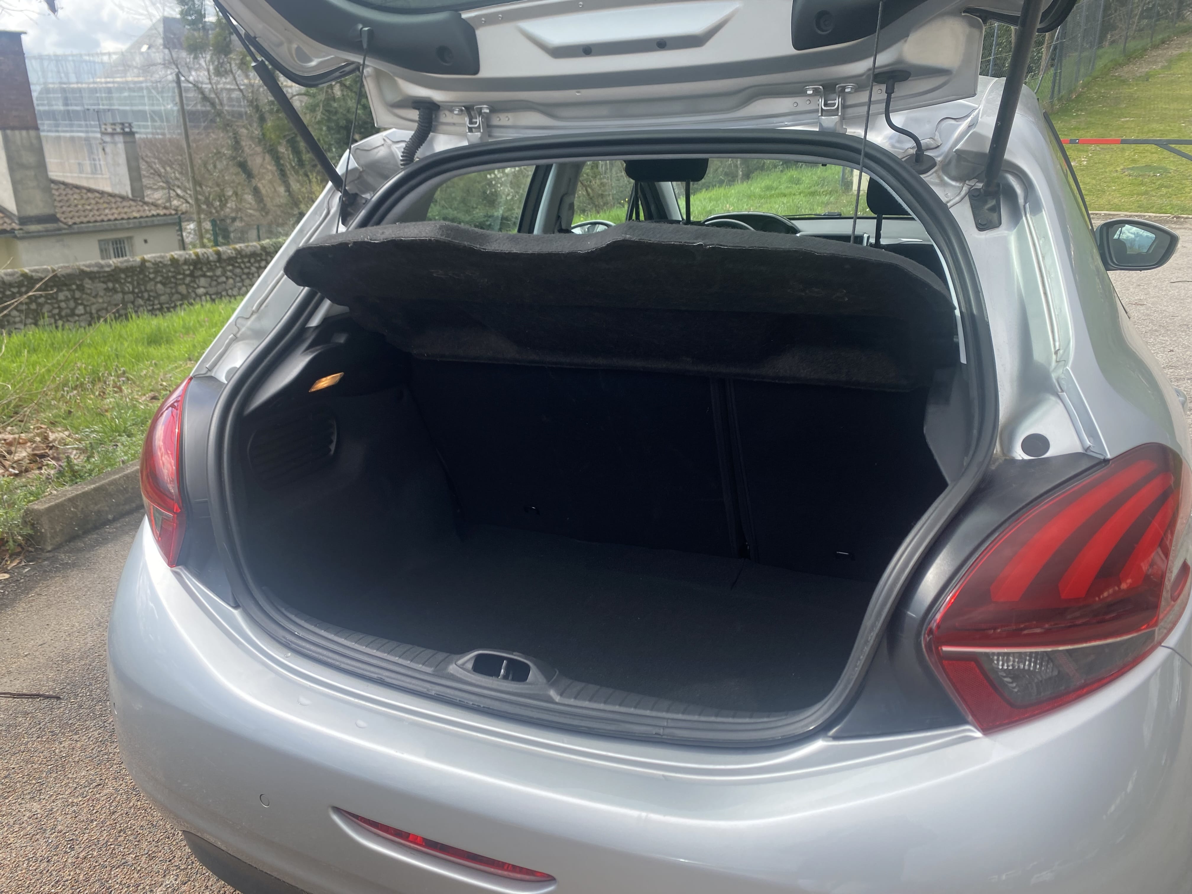 Peugeot 208 avec Port USB
