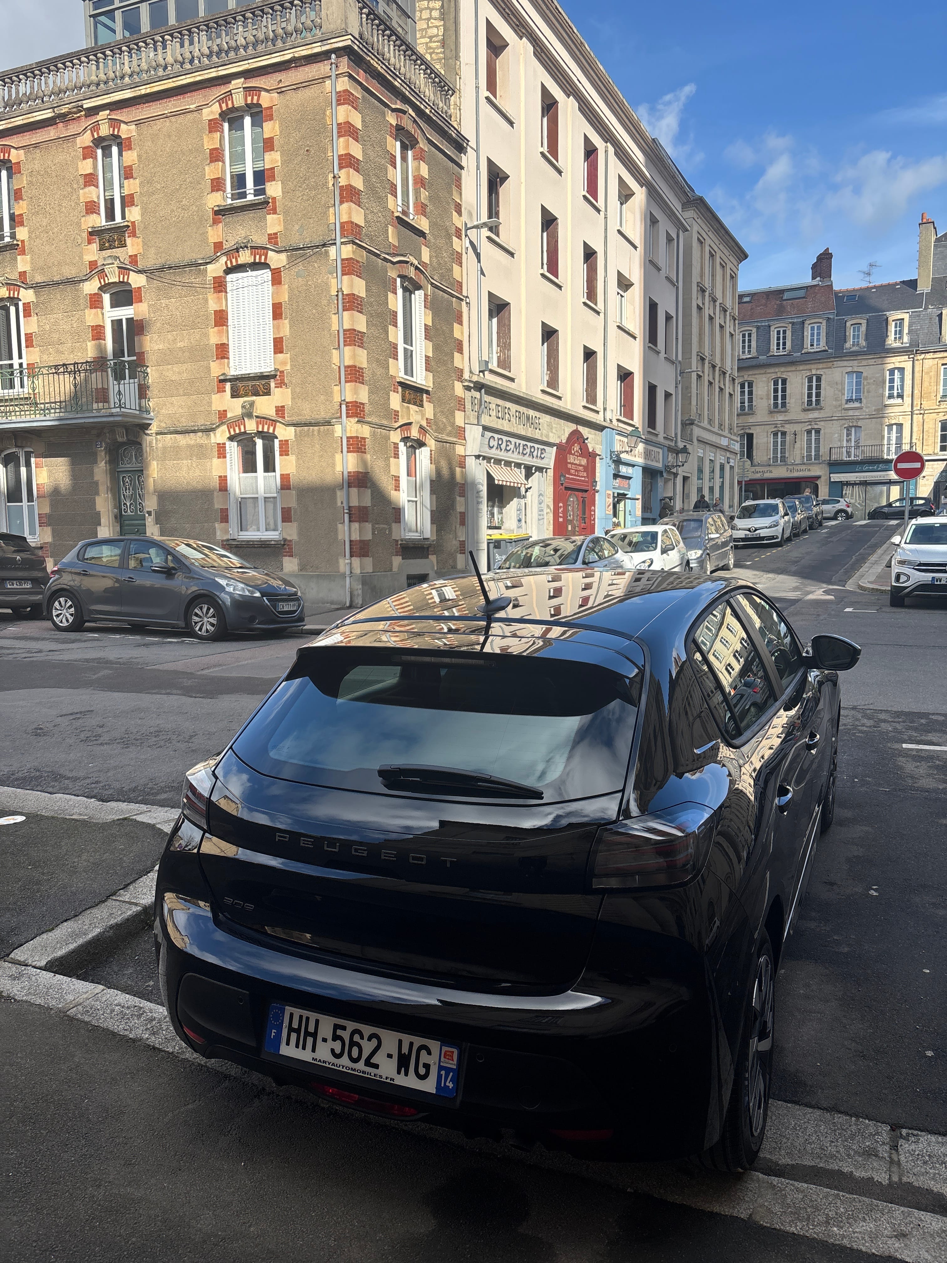 Peugeot 208 avec Apple CarPlay