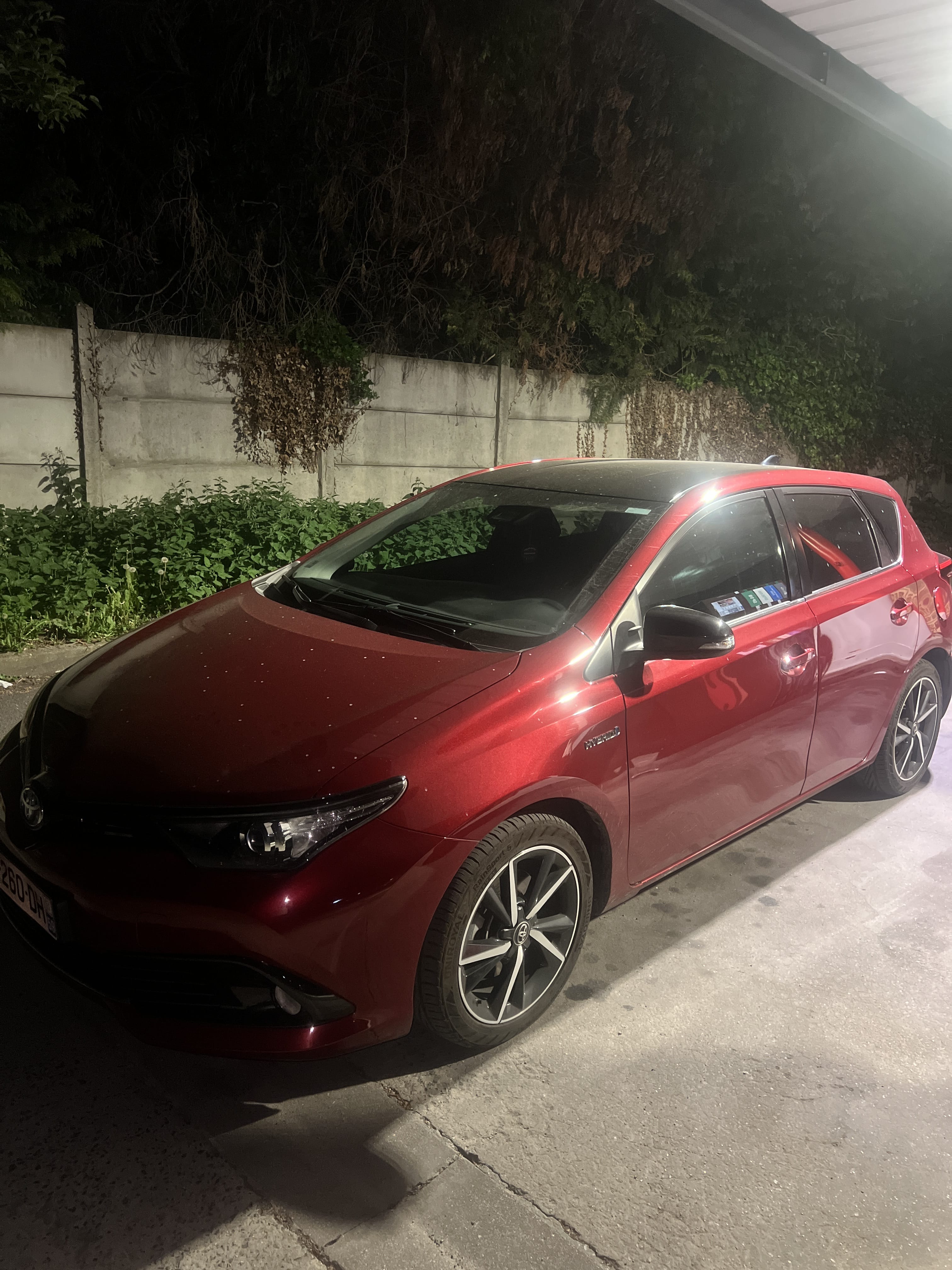 Toyota Auris, 2018, Essence 95 / Électrique (hybride), automatique