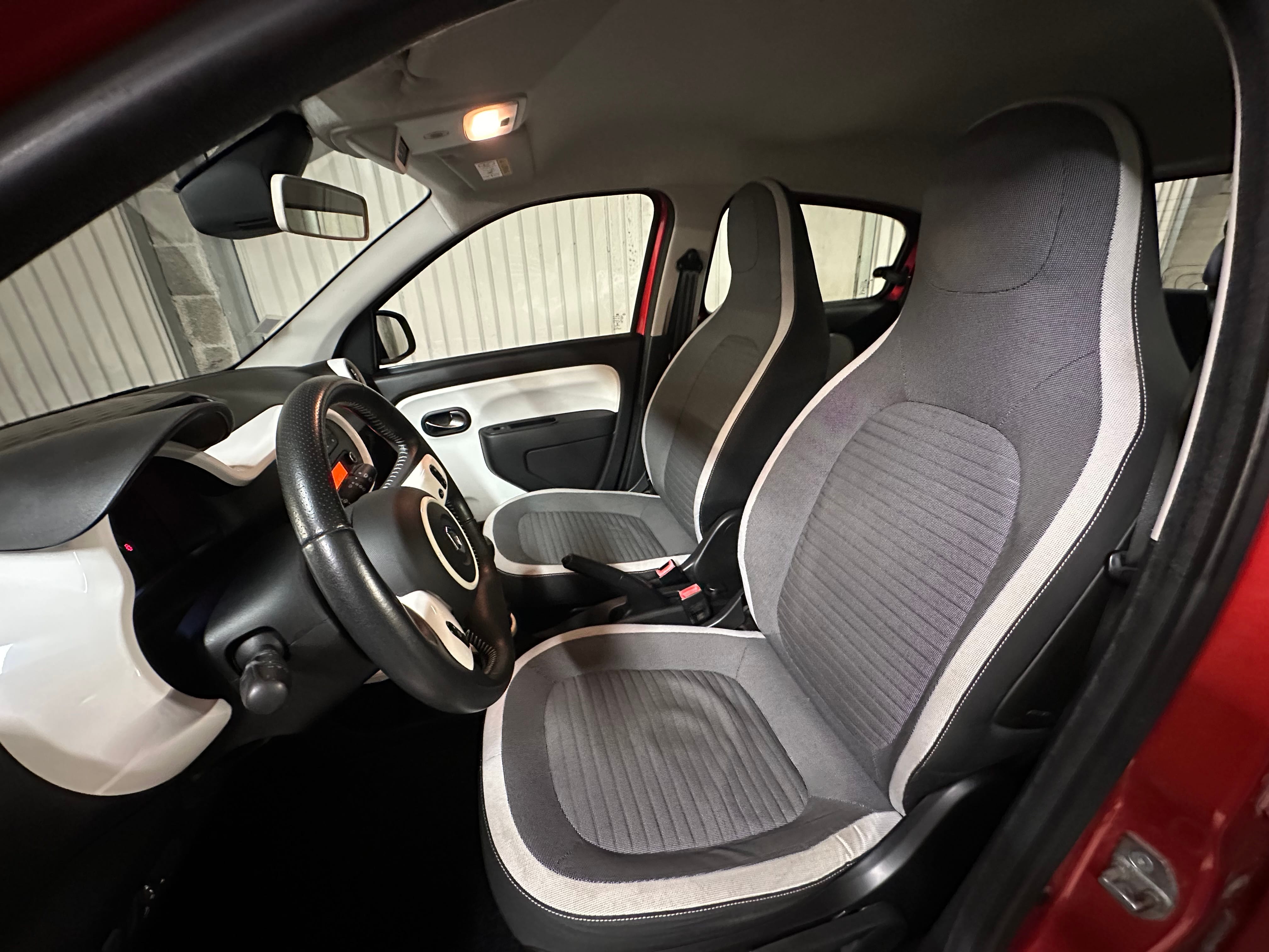 Renault Twingo avec Autoradio