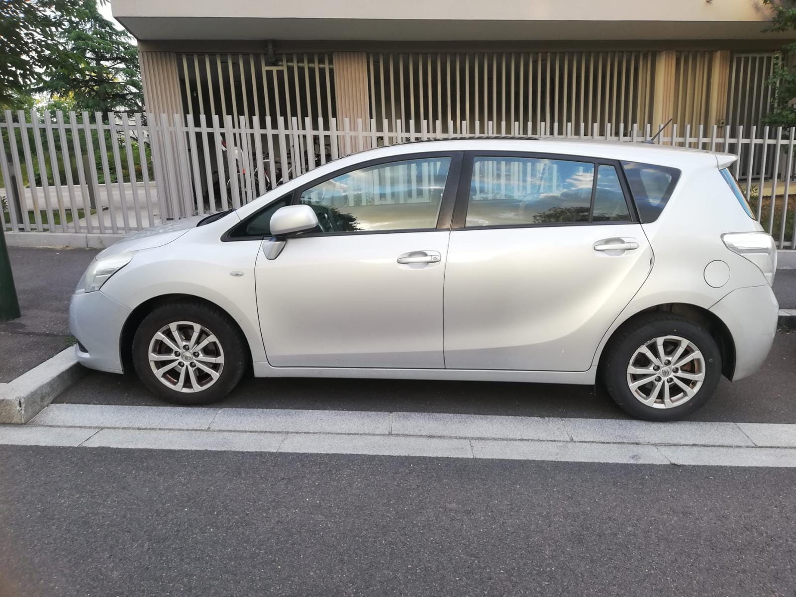 Toyota Verso SKYVIEW avec Climatisation