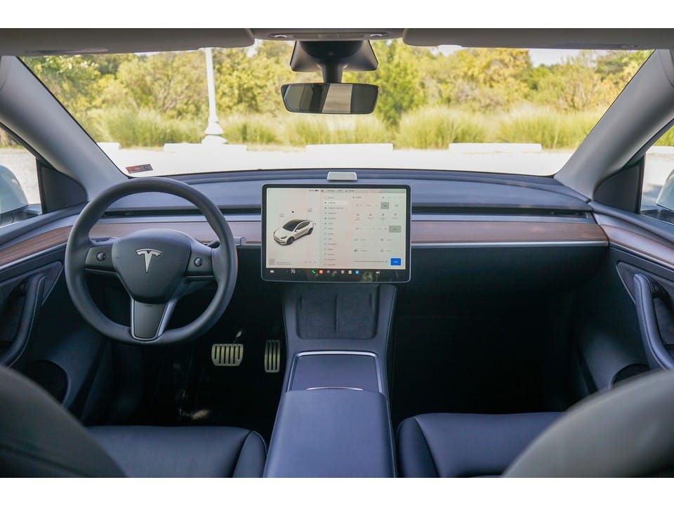 Tesla Model Y Long Range med Cruisekontroll