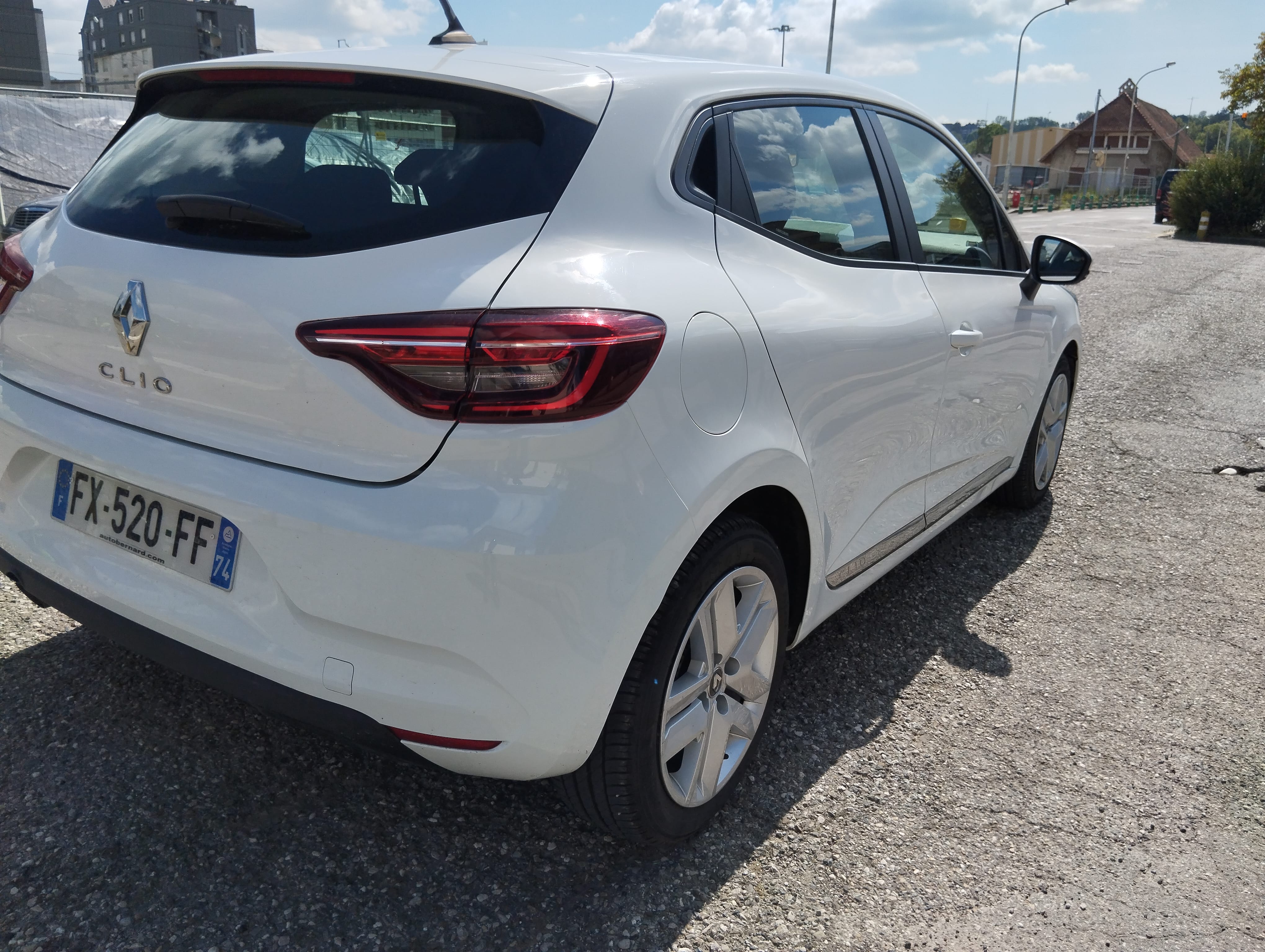 Renault Clio 1.0L essence avec GPS