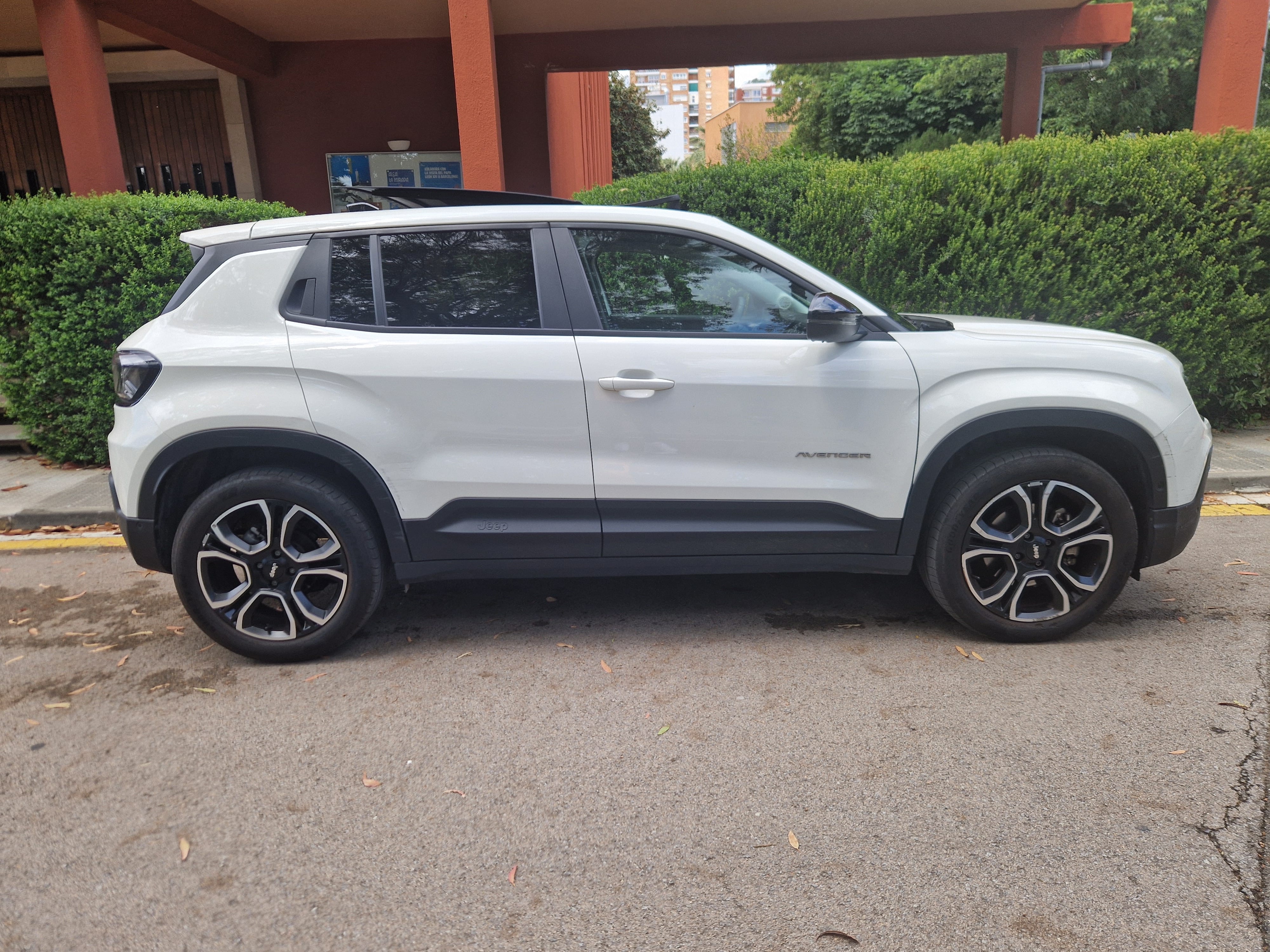 Jeep Avenger, 2024, Gasolina 95 / Elektro (Hybrid), Automatik