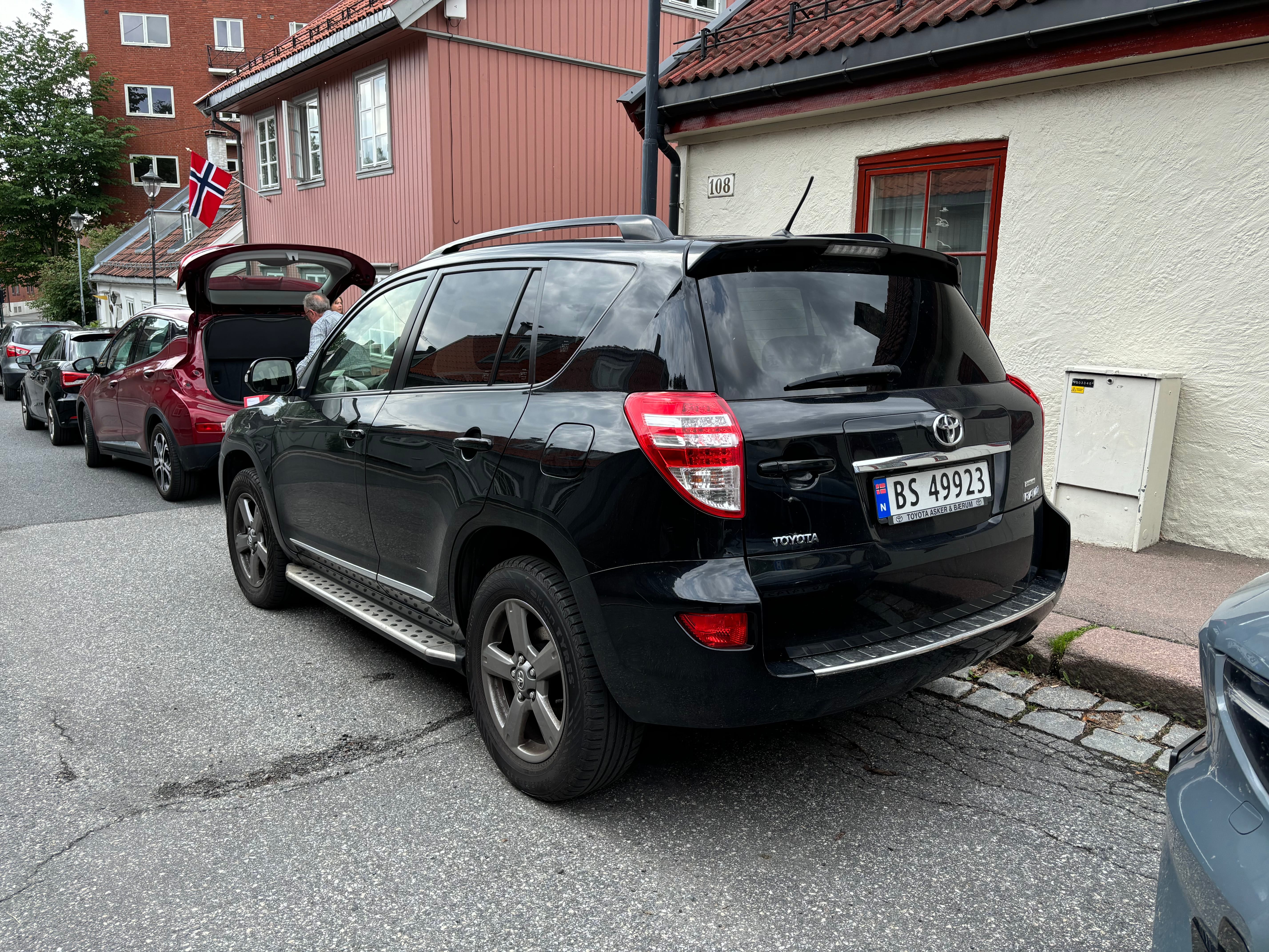 Toyota RAV4 - Perfekt for bykjøring og lengre turer! mit Navigationsgerät