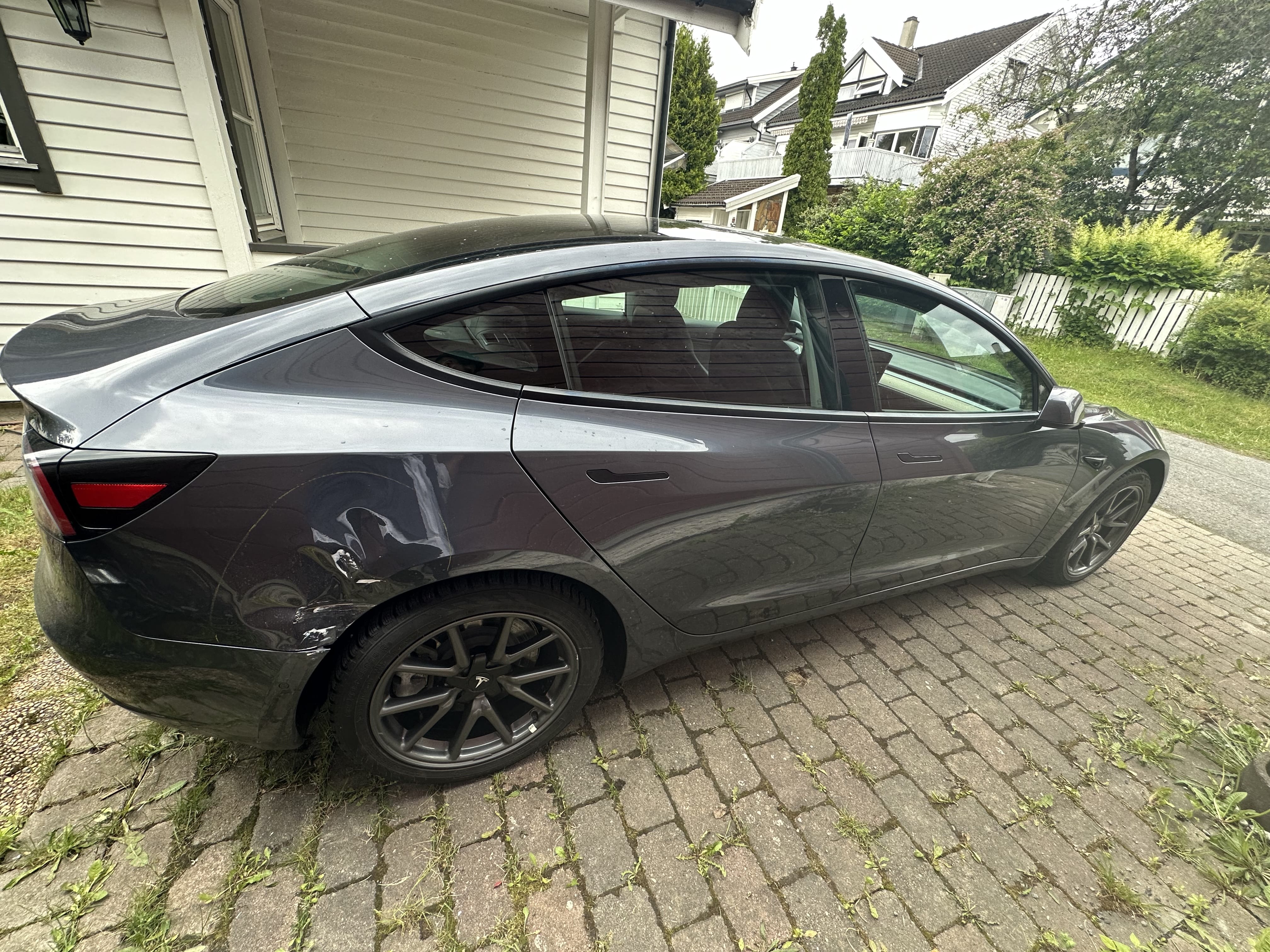 Tesla Model 3 Long Range med Firehjulstrekk