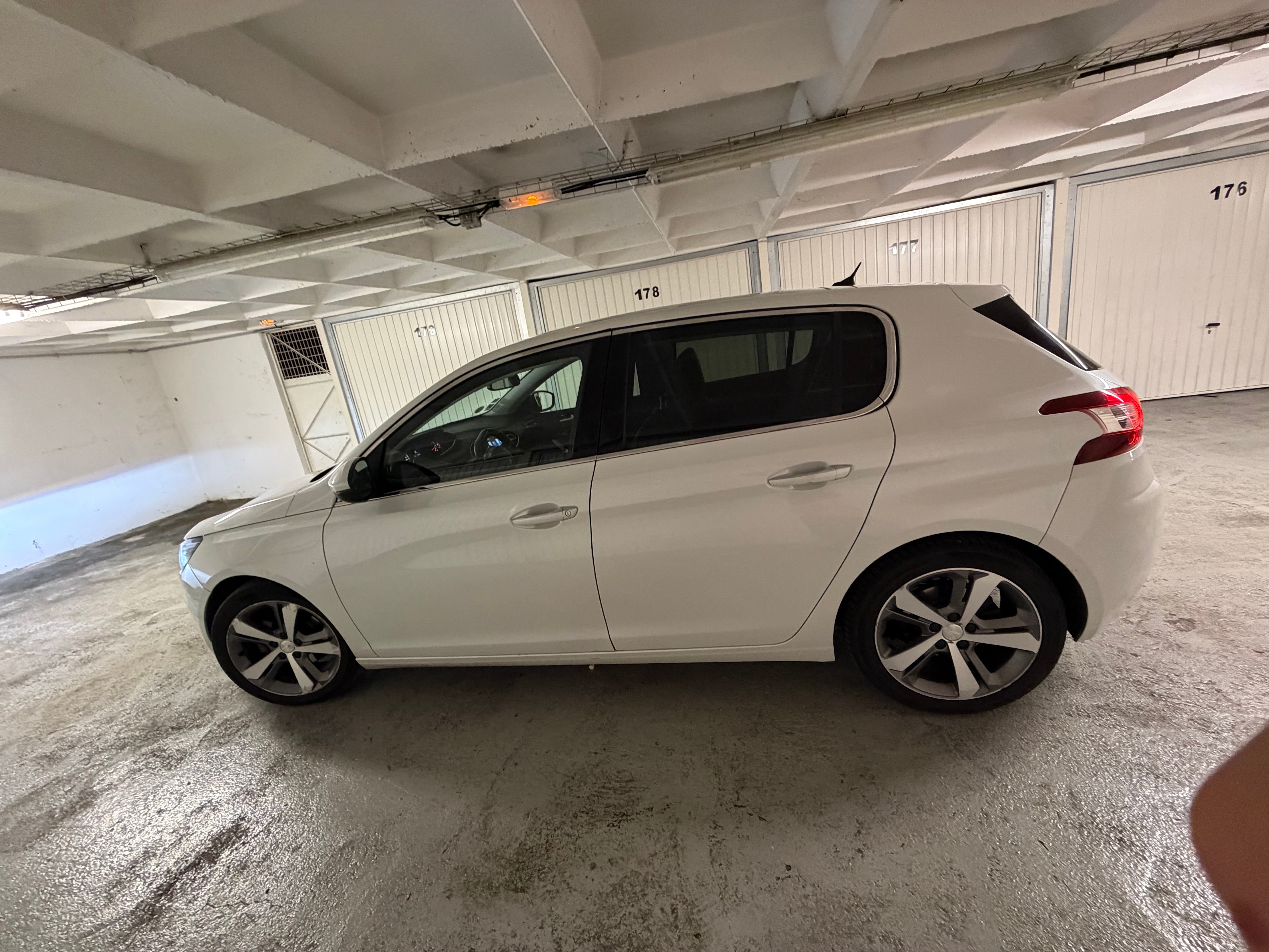 Peugeot 308 avec Climatisation
