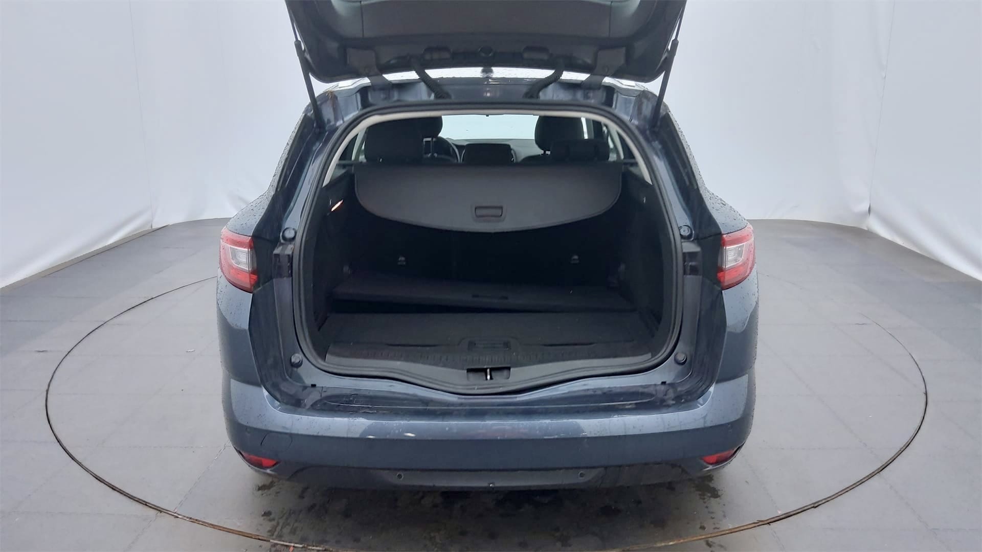 Renault Mégane Estate  Louez la Renault Mégane Estate DCI – Spacieuse, Confortable & Économique à Bordeaux ! avec Entrée audio / iPod