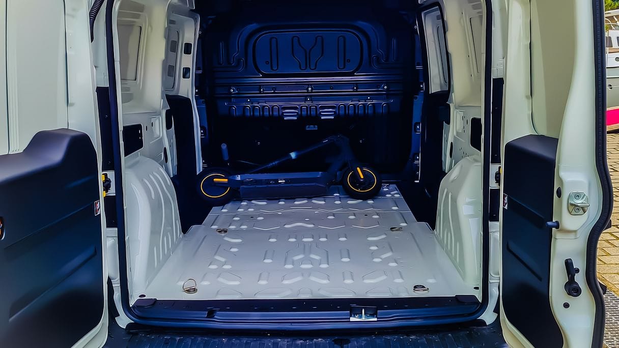 Fiat Doblo Cargo Maxi (=rallongé) essence/GNV (GC947) (clim, 3 places, GPS, USB,  ...) avec Régulateur de vitesse