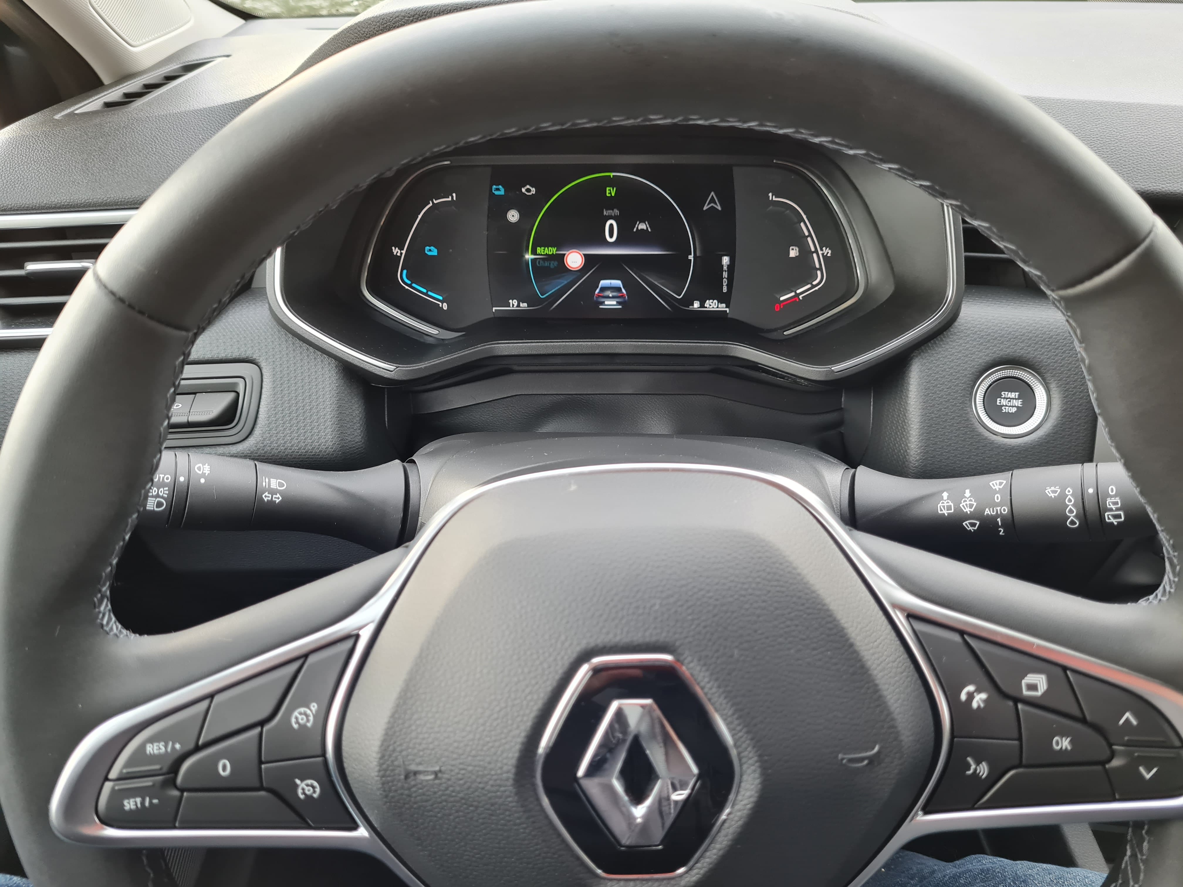Renault Clio E-tech (FY044) 140ch Boite Auto (Clim, Régulateur, Bluetooth, USB, Connectivité smartphone, ..) # avec Apple CarPlay