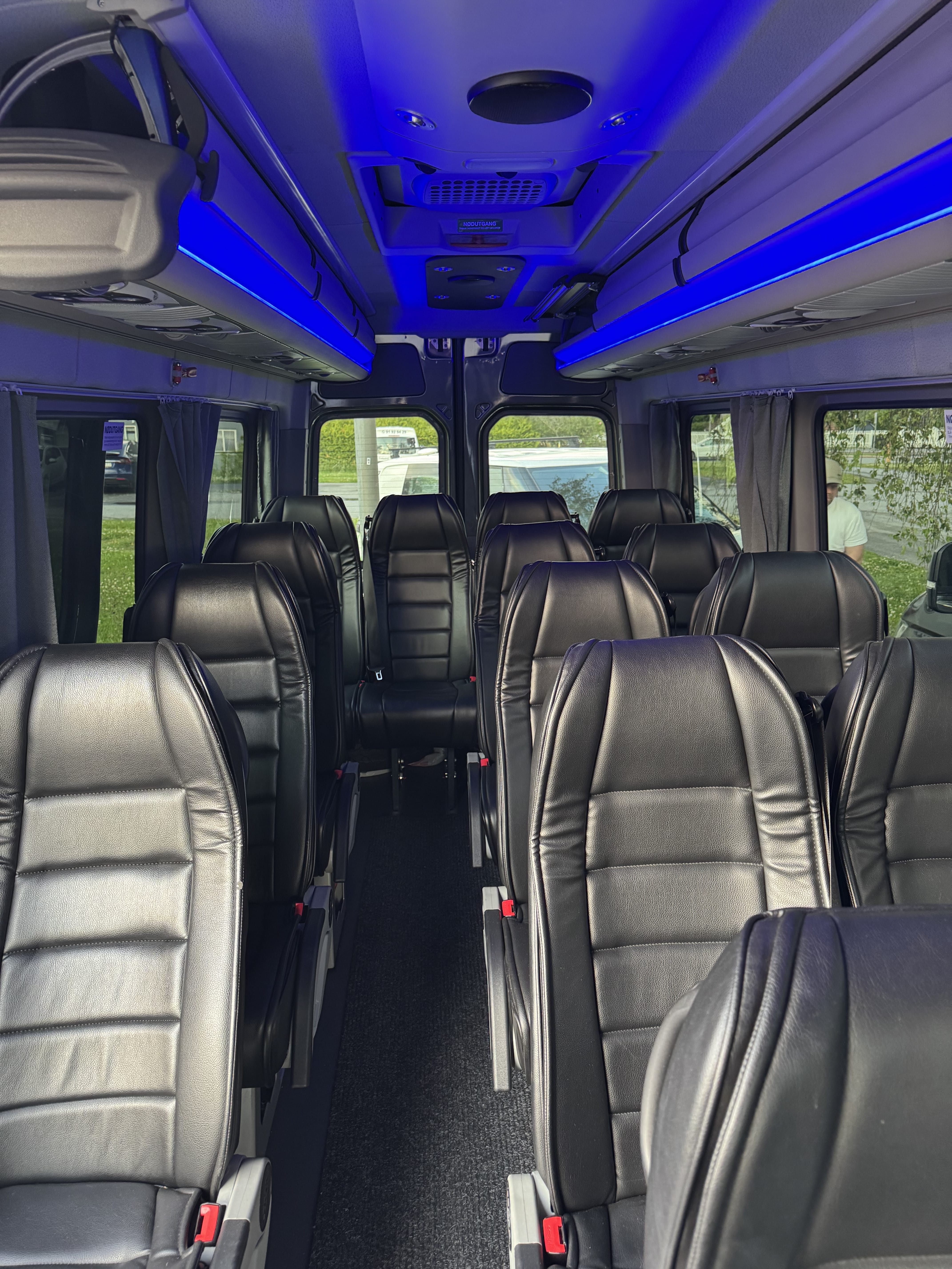 Volkswagen Crafter Combi 17 seter med Lydinngang