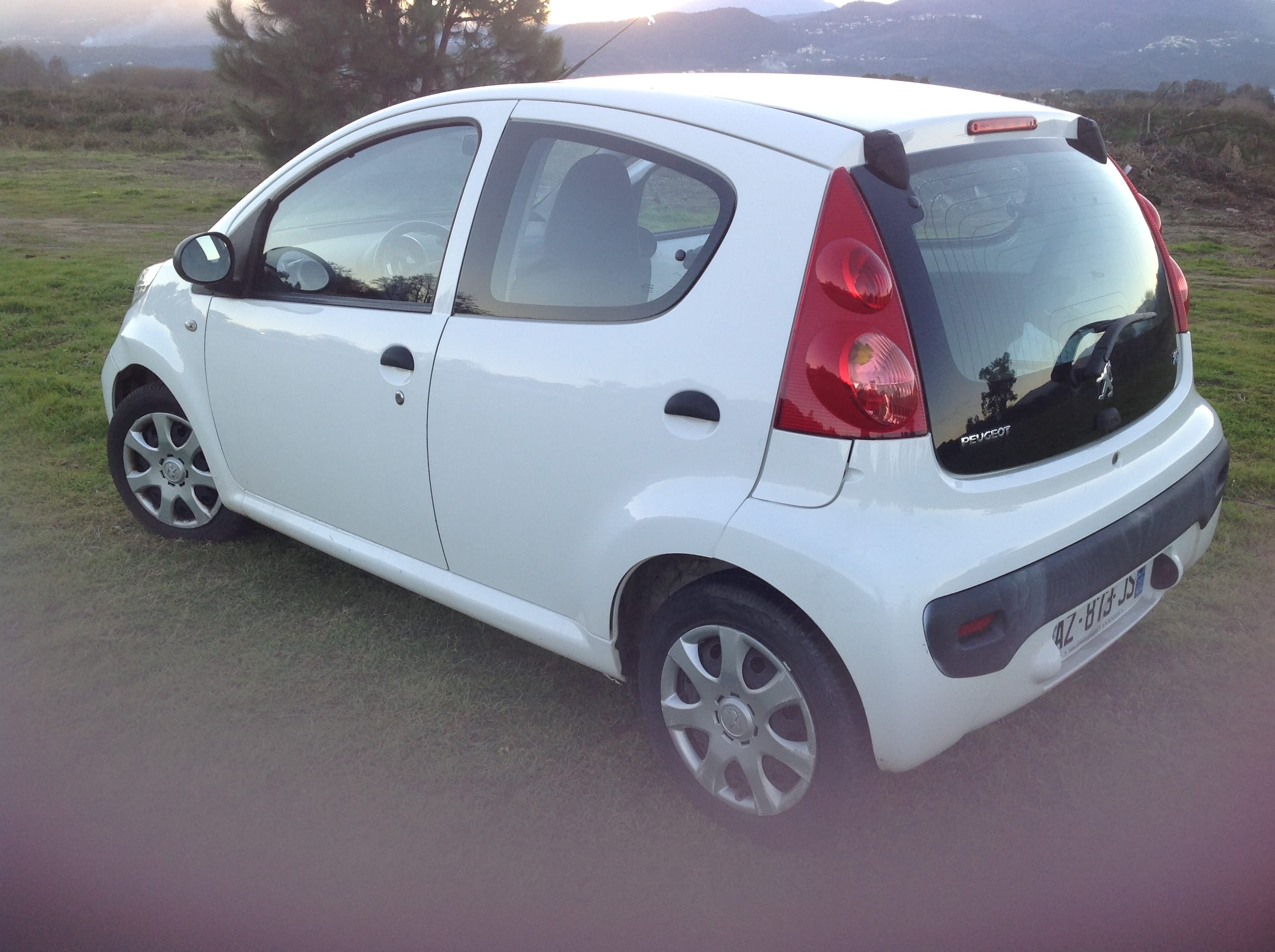 Peugeot 107 essence 4 cv avec Siège bébé