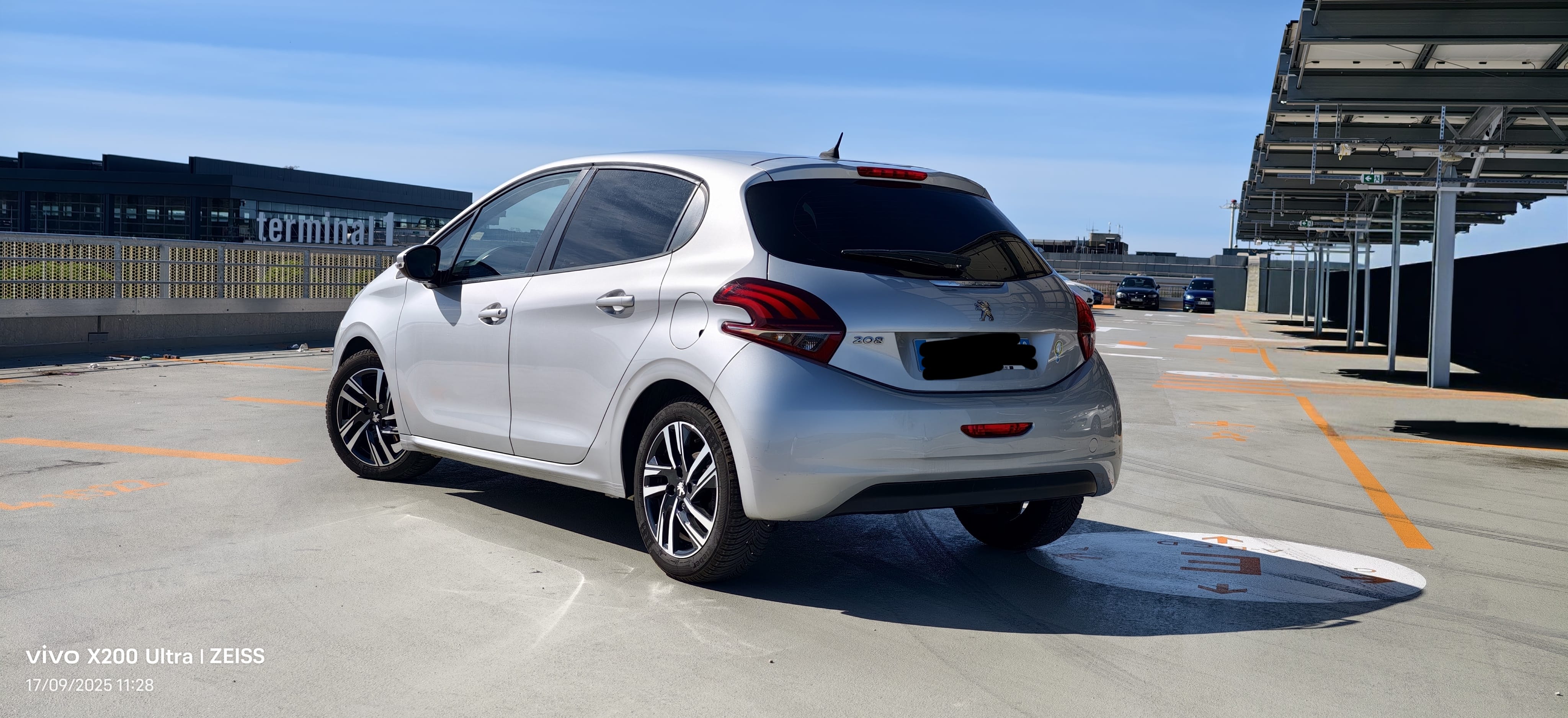 Peugeot 208 Aéroport de Marseille B avec Régulateur de vitesse